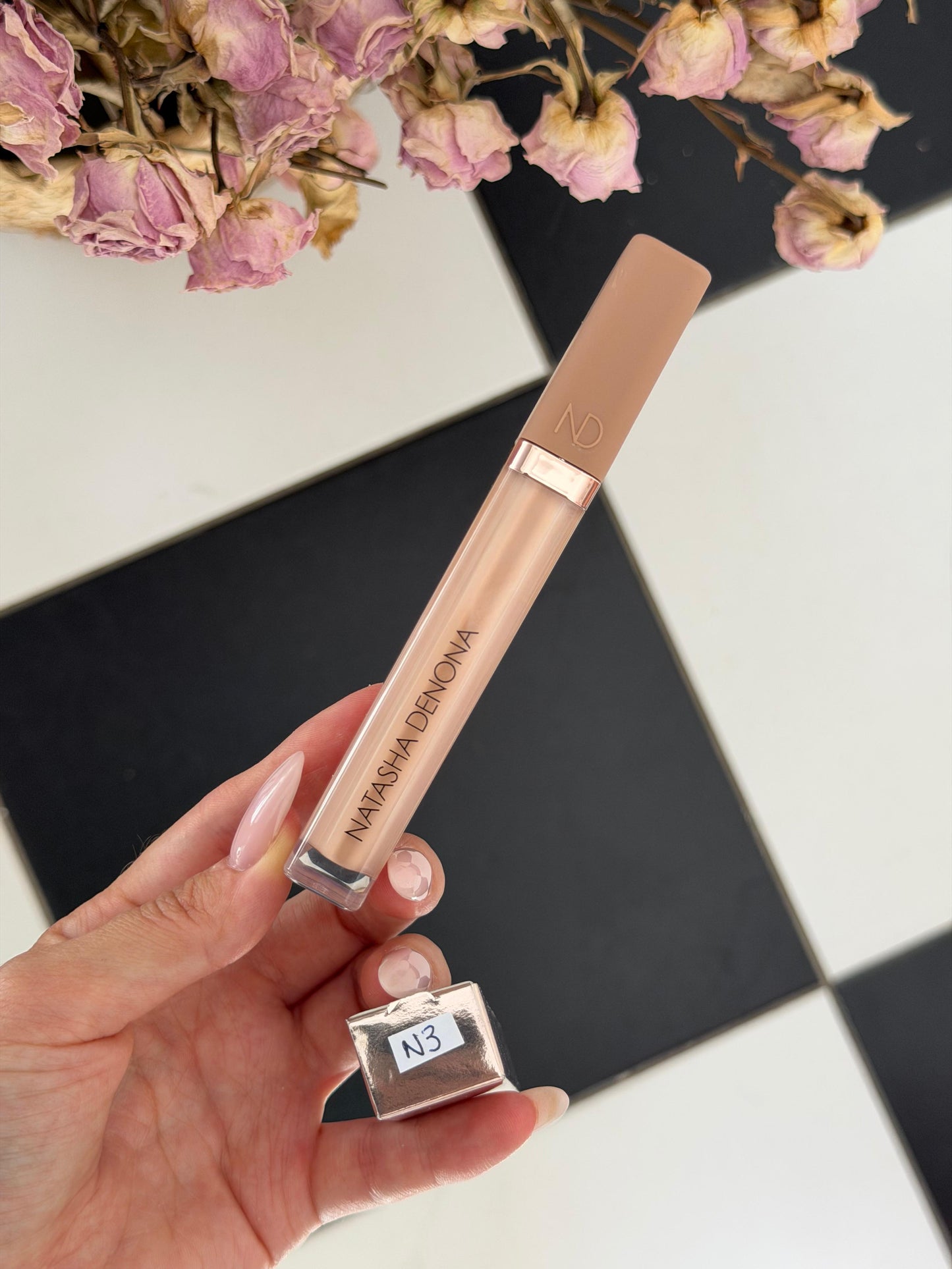 NATASHA DENONA Hy-Glam
Brightening & Hydrating Crease-Proof Serum Concealer (N3)