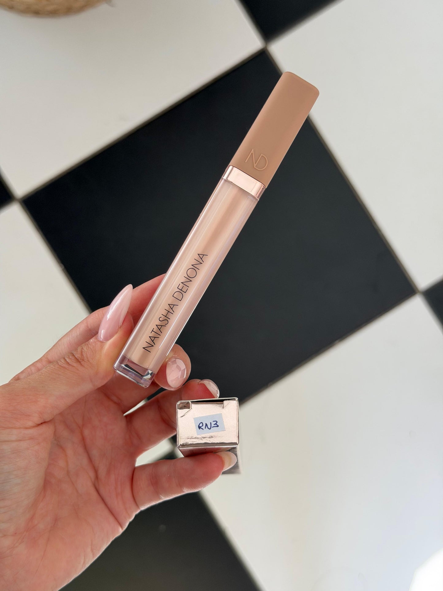 NATASHA DENONA Hy-Glam
Brightening & Hydrating Crease-Proof Serum Concealer (RN3)