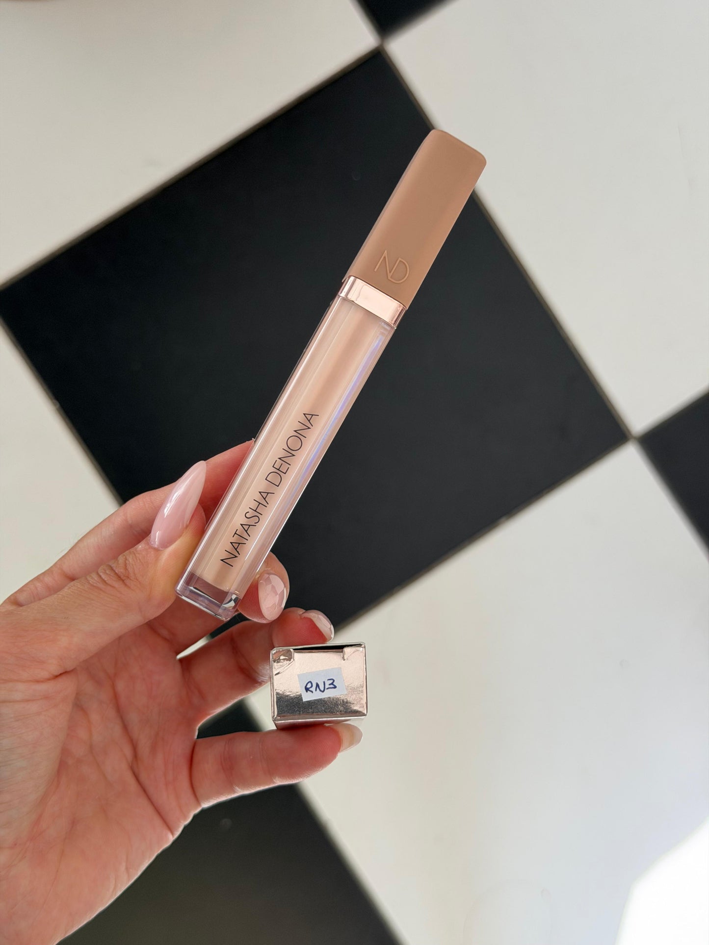 NATASHA DENONA Hy-Glam
Brightening & Hydrating Crease-Proof Serum Concealer (RN3)