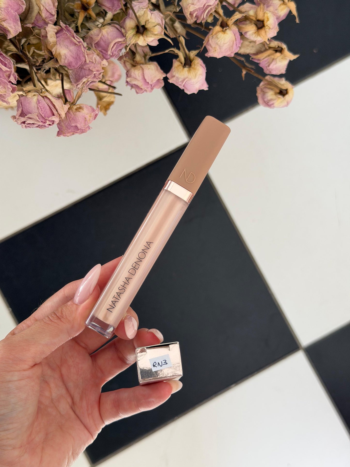 NATASHA DENONA Hy-Glam
Brightening & Hydrating Crease-Proof Serum Concealer (RN3)
