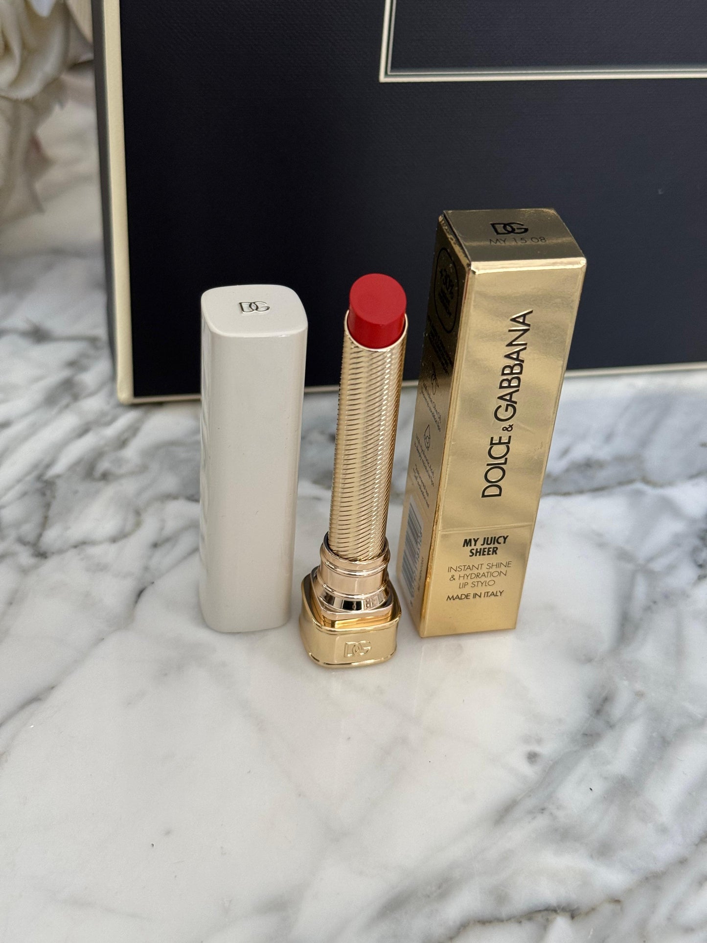 DOLCE&GABBANA My Juicy Sheer Lipstick - My 15.08
Instant Shine & Hydration Lip Stylo