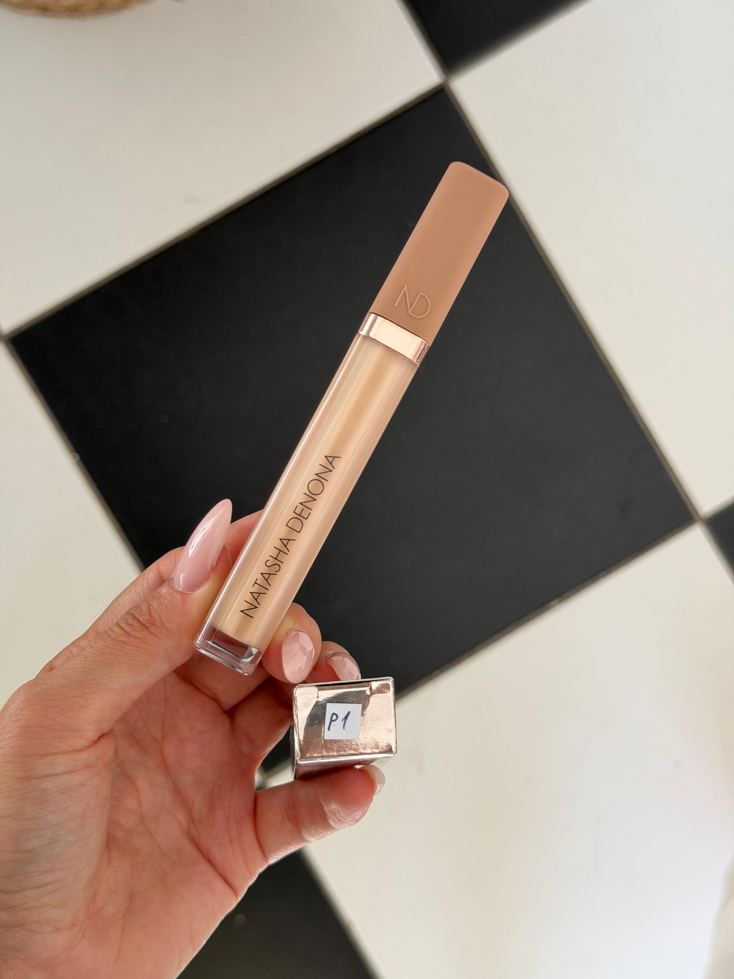 NATASHA DENONA Hy-Glam
Brightening & Hydrating Crease-Proof Serum Concealer (P1)