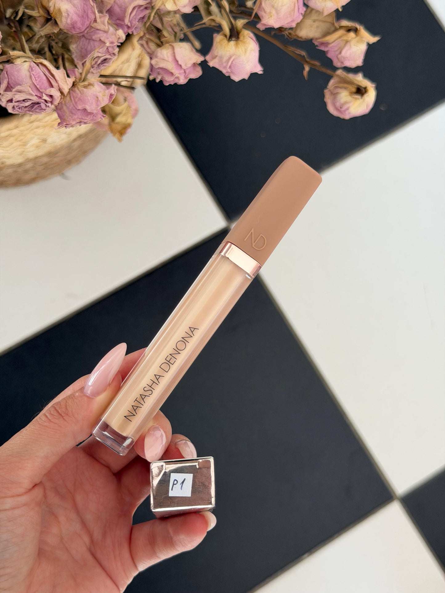 NATASHA DENONA Hy-Glam
Brightening & Hydrating Crease-Proof Serum Concealer (P1)
