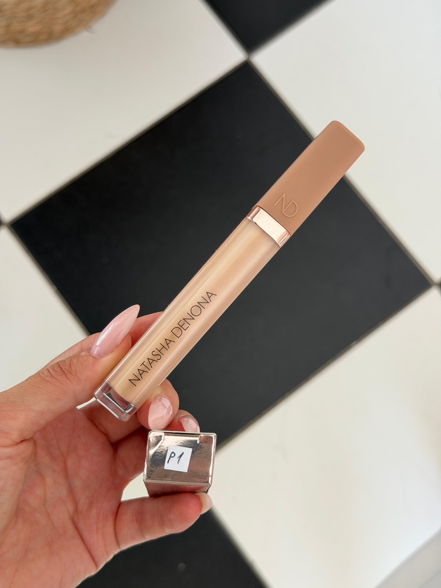 NATASHA DENONA Hy-Glam
Brightening & Hydrating Crease-Proof Serum Concealer (P1)