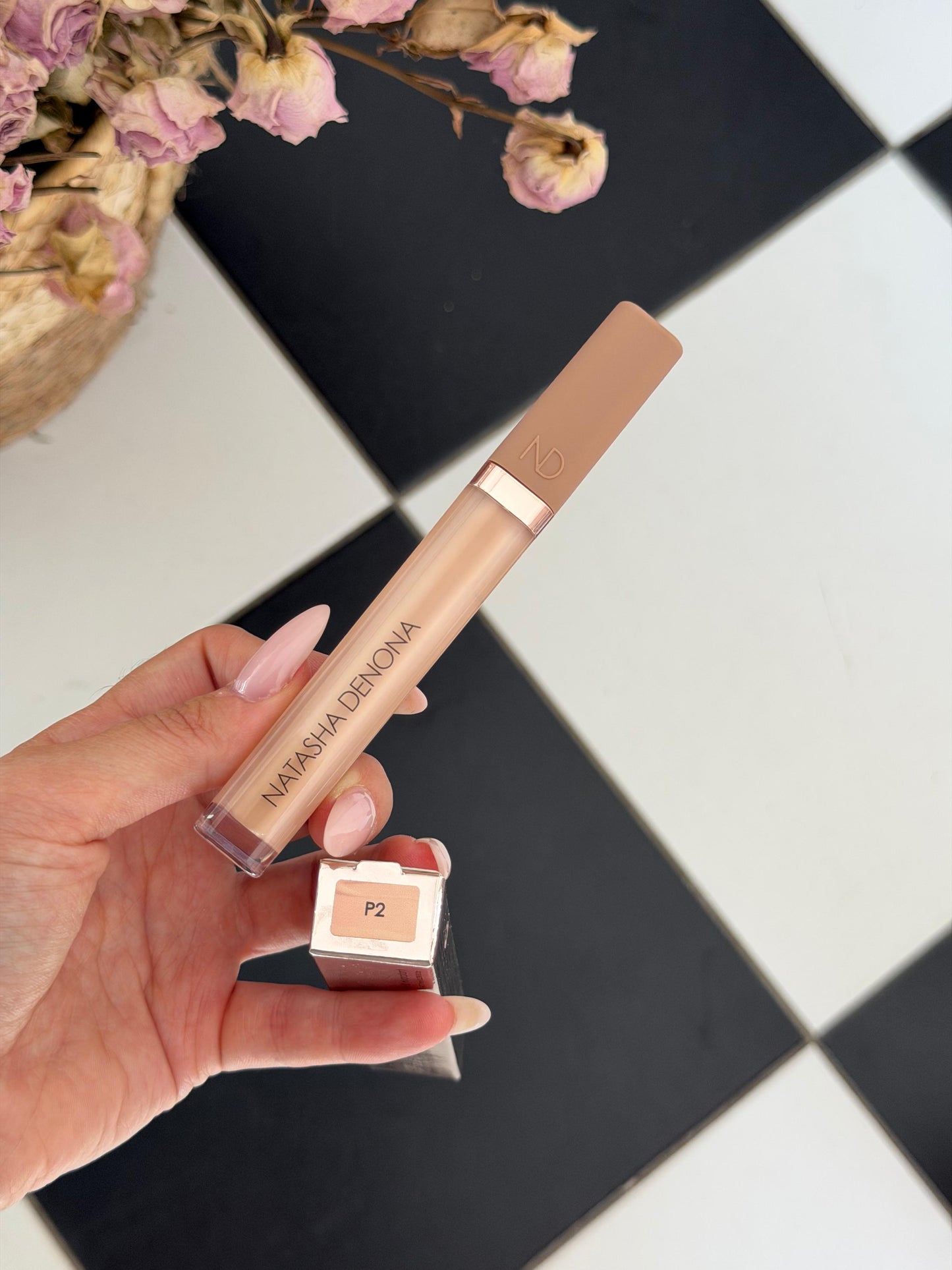 NATASHA DENONA Hy-Glam
Brightening & Hydrating Crease-Proof Serum Concealer (P2)