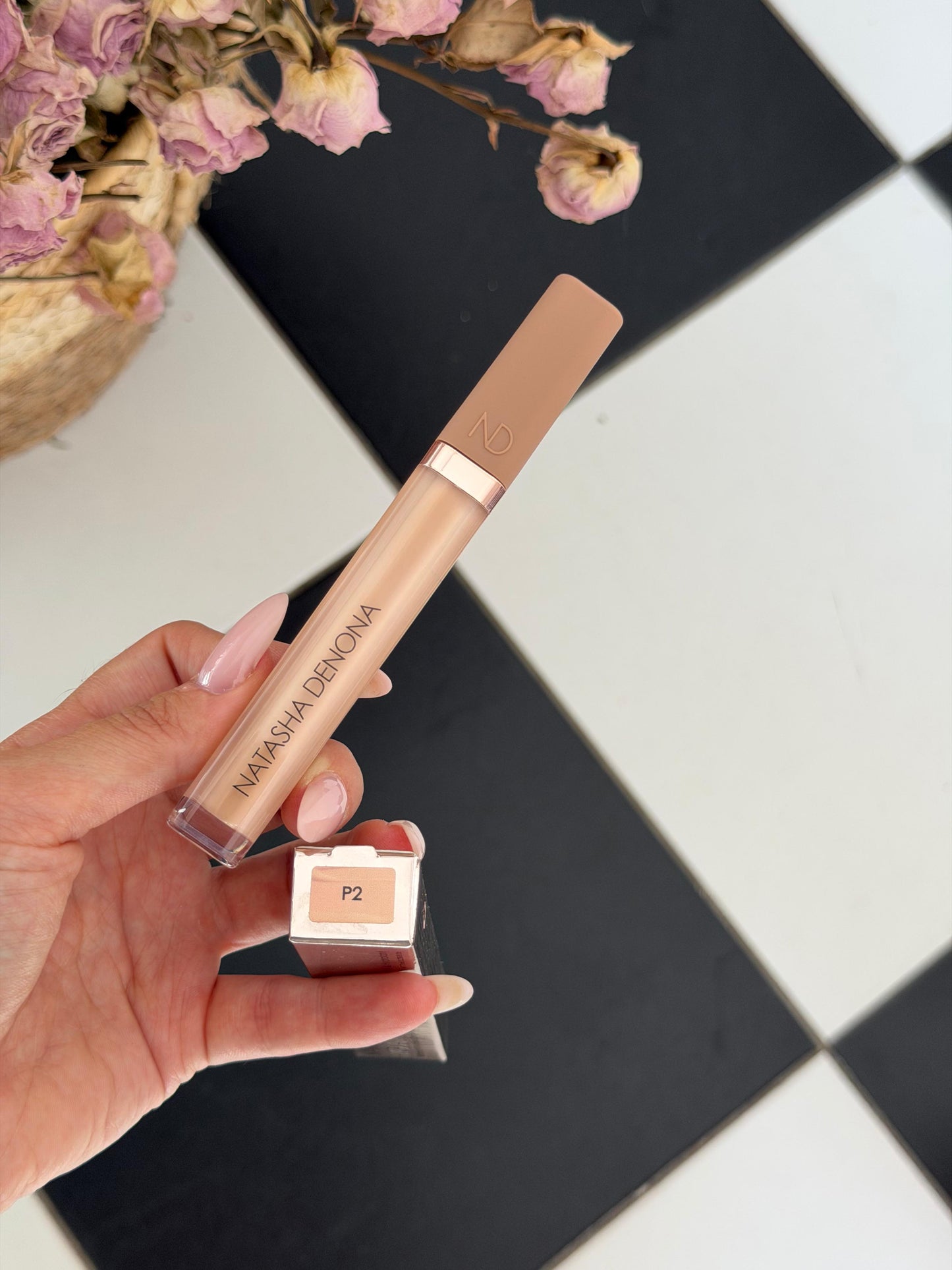 NATASHA DENONA Hy-Glam
Brightening & Hydrating Crease-Proof Serum Concealer (P2)