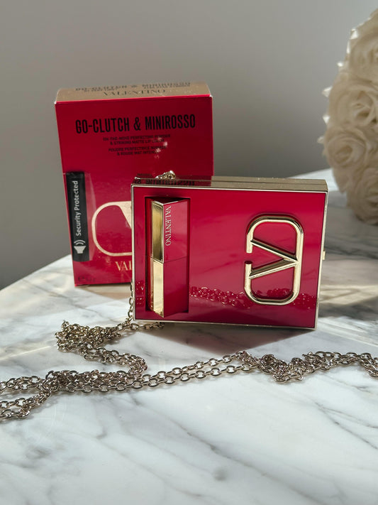 VALENTINO Go-Clutch + Minirosso
2-In-1 On The Move Compact Perfecting Powder & Striking Mini Lip Color