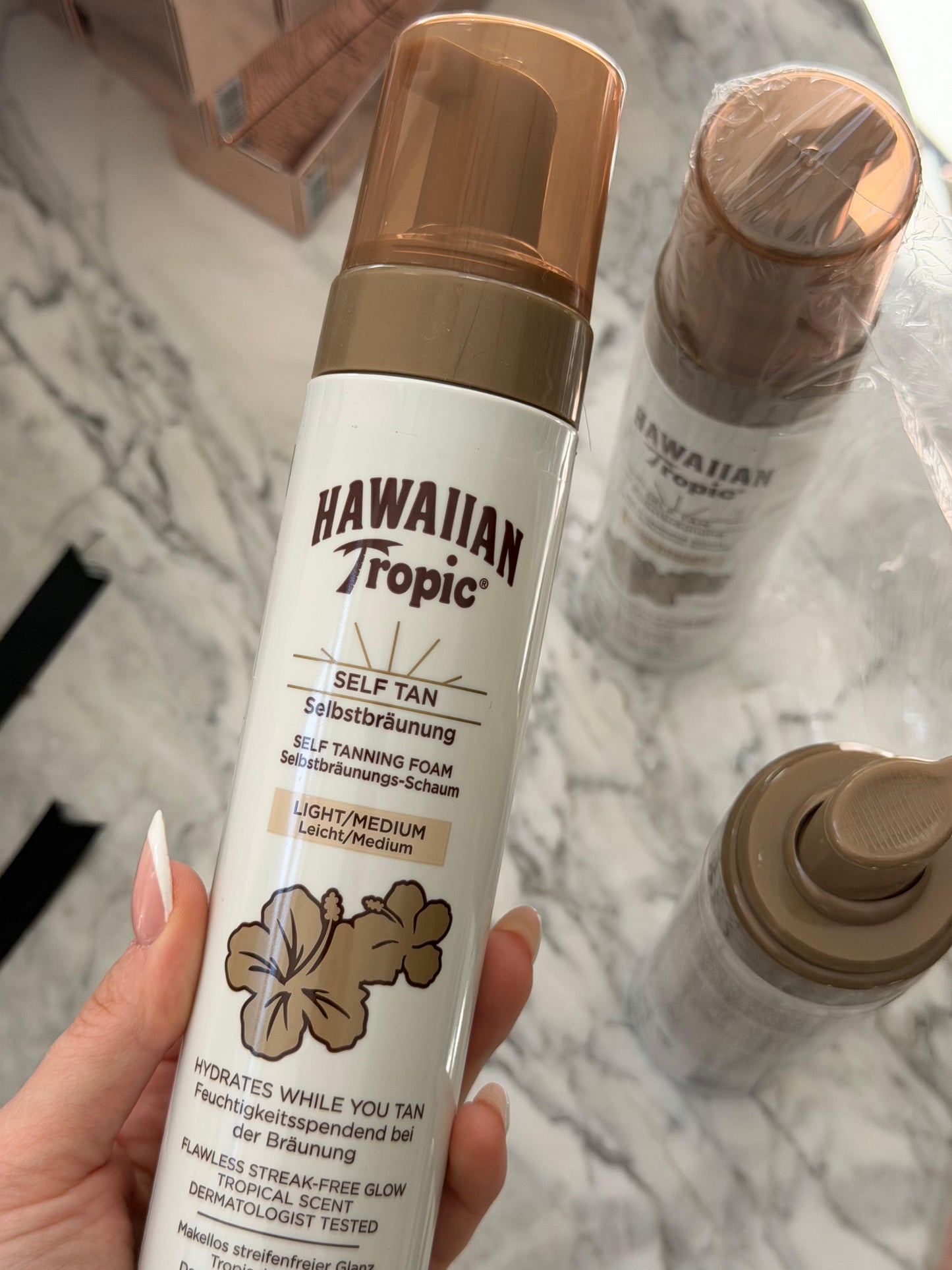 Hawaiian Tropic Self Tanning Foam - Light Medium