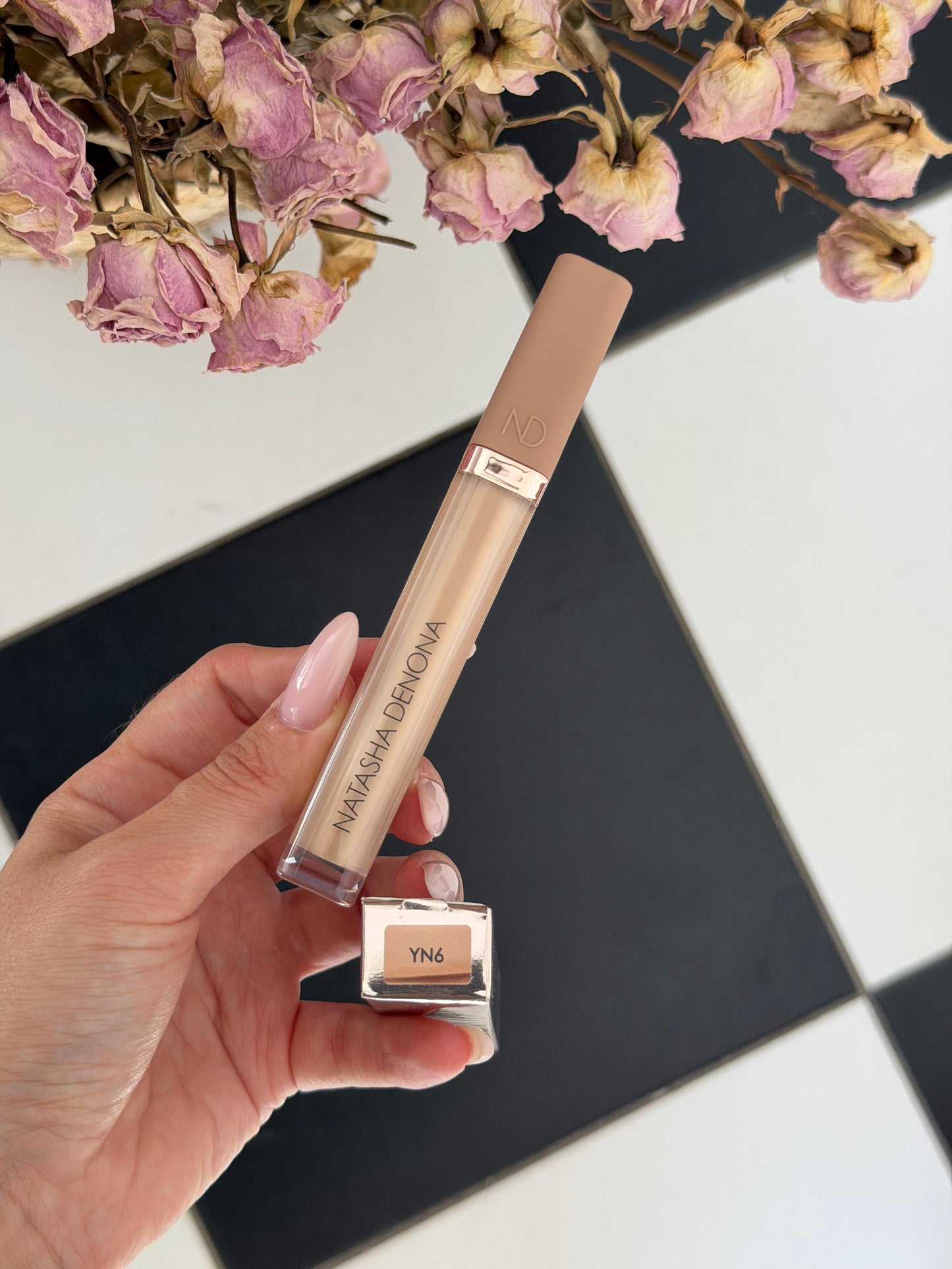 NATASHA DENONA Hy-Glam
Brightening & Hydrating Crease-Proof Serum Concealer (YN6)