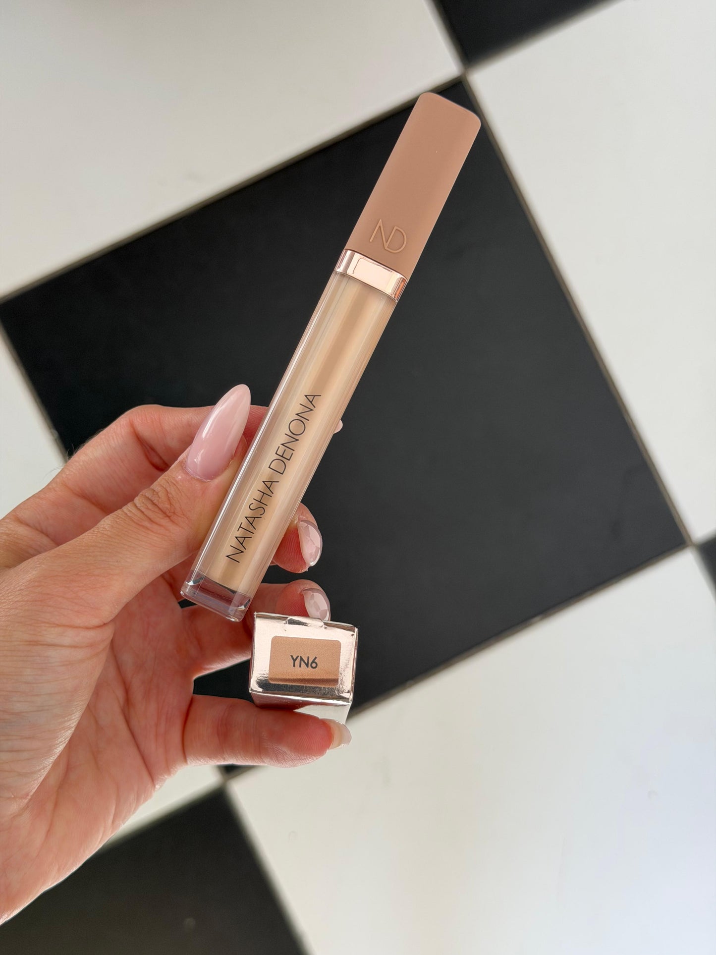 NATASHA DENONA Hy-Glam
Brightening & Hydrating Crease-Proof Serum Concealer (YN6)