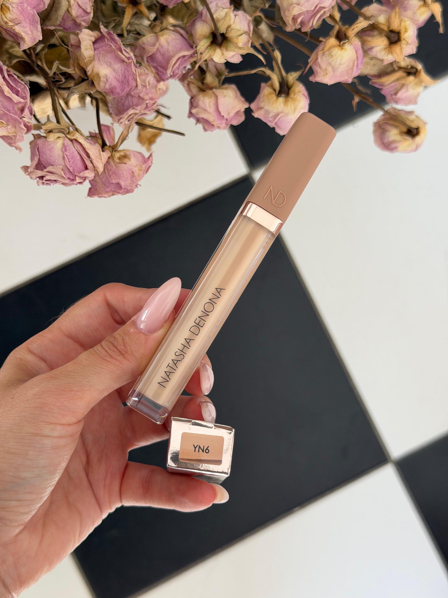 NATASHA DENONA Hy-Glam
Brightening & Hydrating Crease-Proof Serum Concealer (YN6)