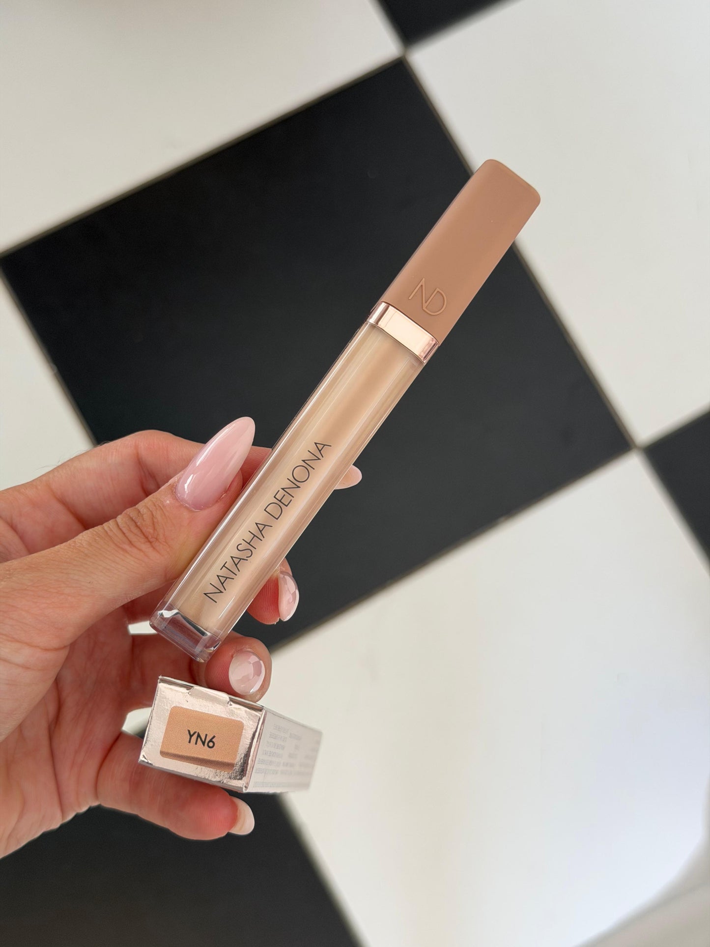 NATASHA DENONA Hy-Glam
Brightening & Hydrating Crease-Proof Serum Concealer (YN6)