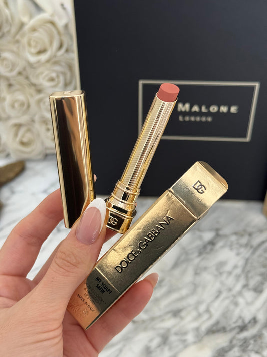 DOLCE&GABBANA My Sculpt Satin
Lasting Color & Hydration Lipstick Stylo - MY 21.10