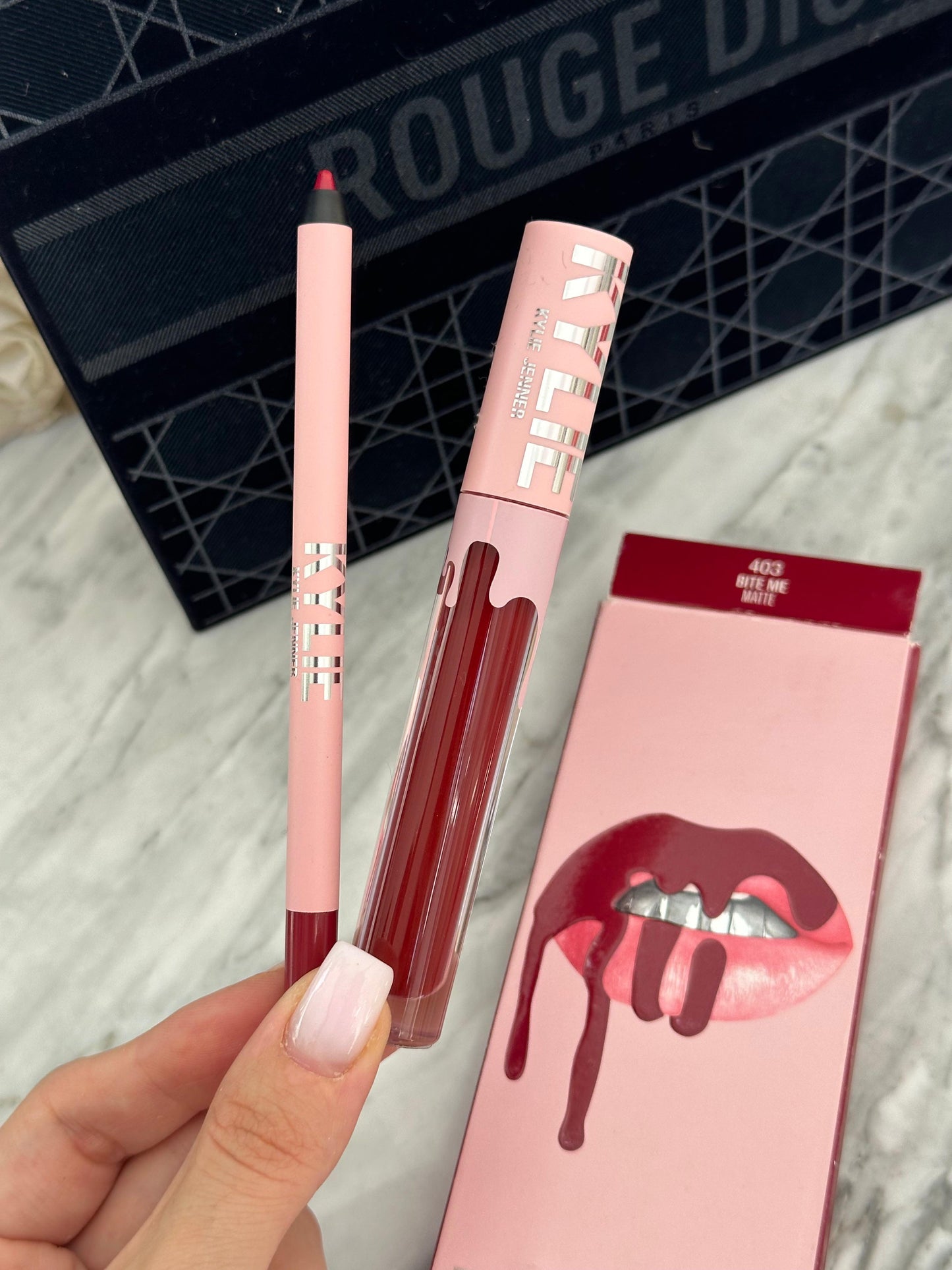 KYLIE JENNER Matte Lip Kit - Lip Liner & Liquid Lipstick (403)