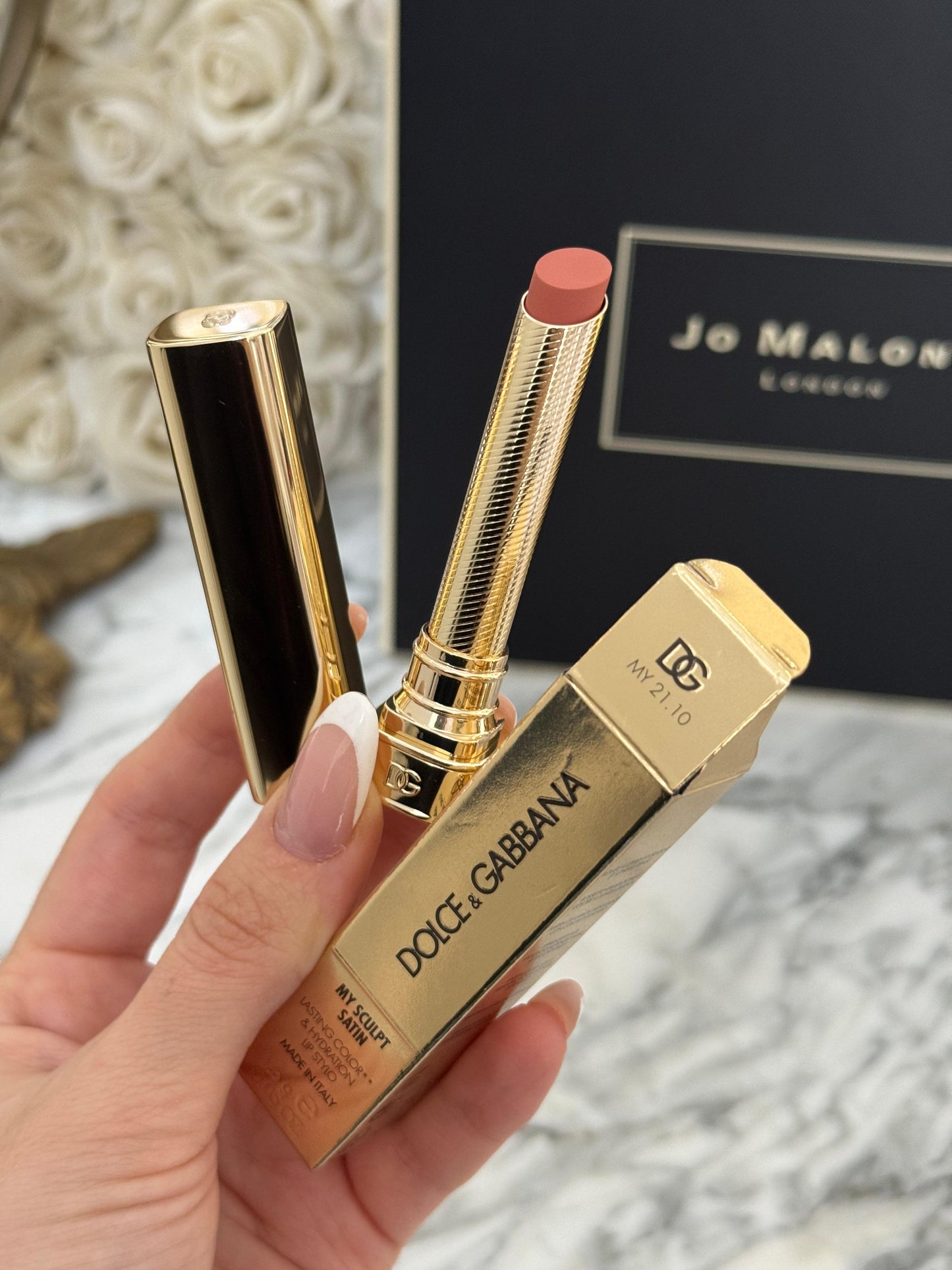 DOLCE&GABBANA My Sculpt Satin
Lasting Color & Hydration Lipstick Stylo - MY 21.10