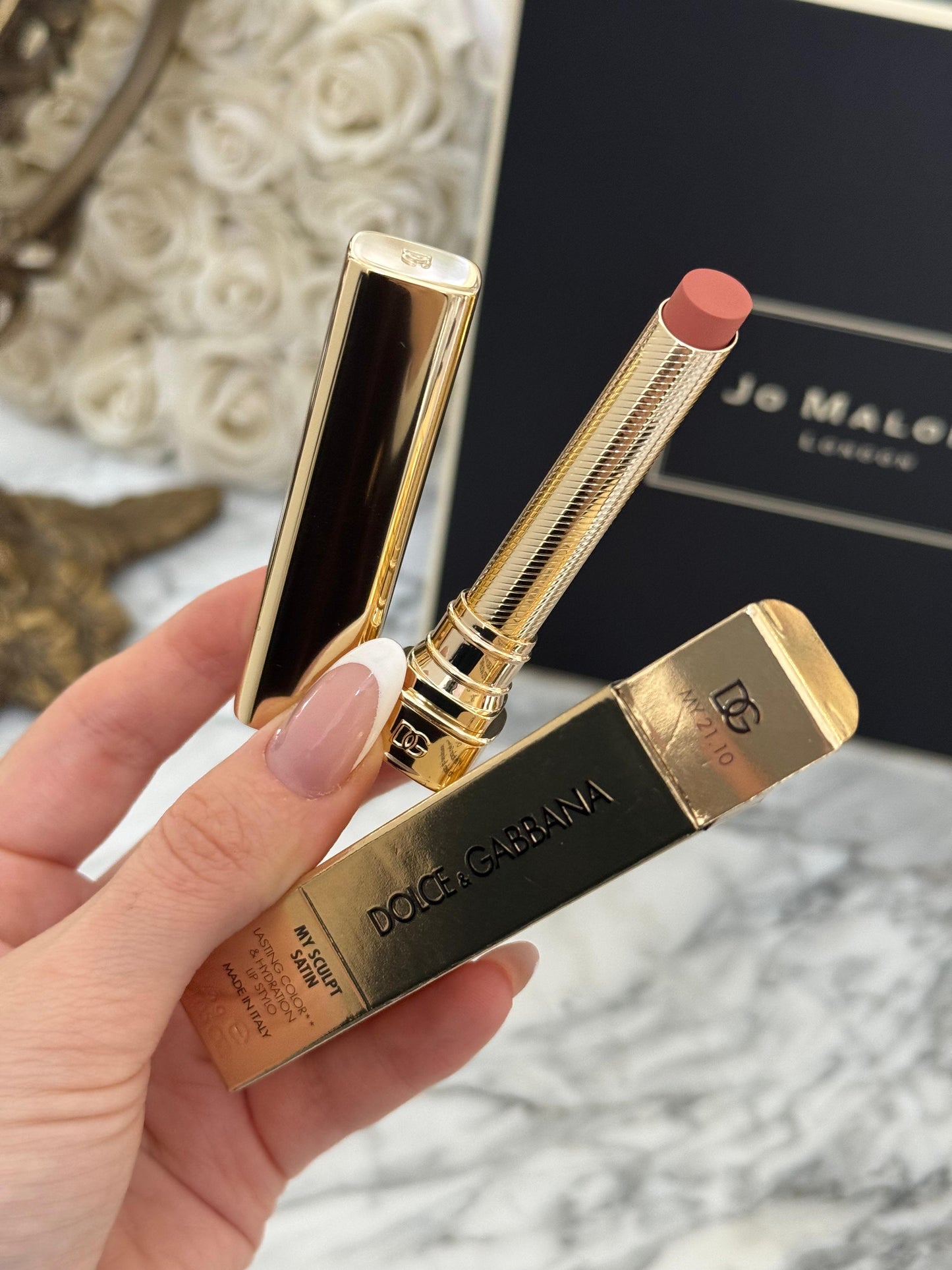 DOLCE&GABBANA My Sculpt Satin
Lasting Color & Hydration Lipstick Stylo - MY 21.10