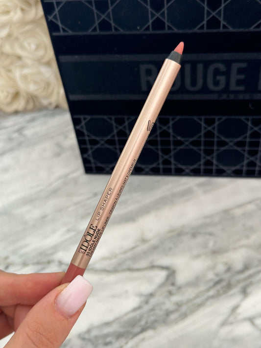 LANCÔME Idôle Lip Shaper
Creamy Matte Lip Liner (33)