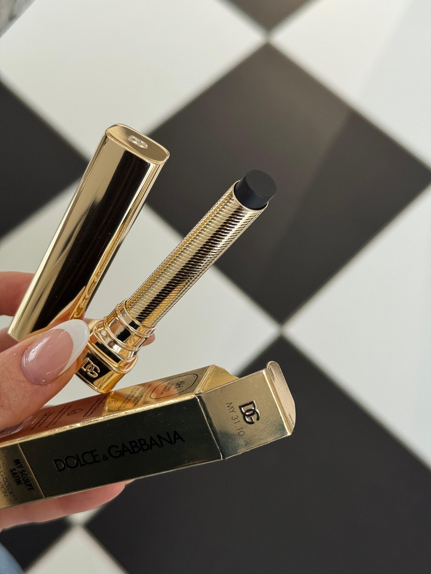 DOLCE&GABBANA My Sculpt Satin
Lasting Color & Hydration Lipstick Stylo - MY 31.10