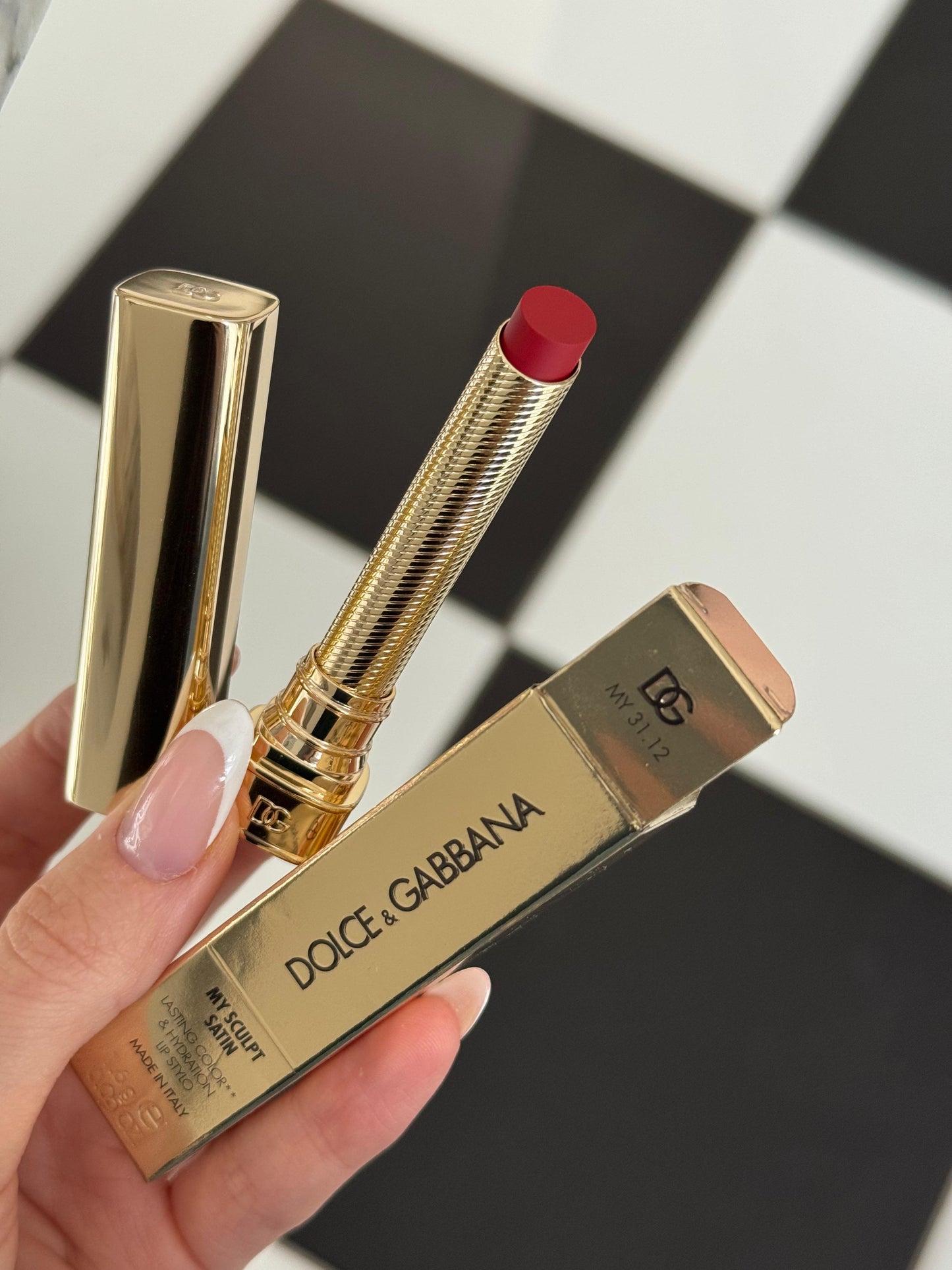 DOLCE&GABBANA My Sculpt Satin
Lasting Color & Hydration Lipstick Stylo - My 31.12