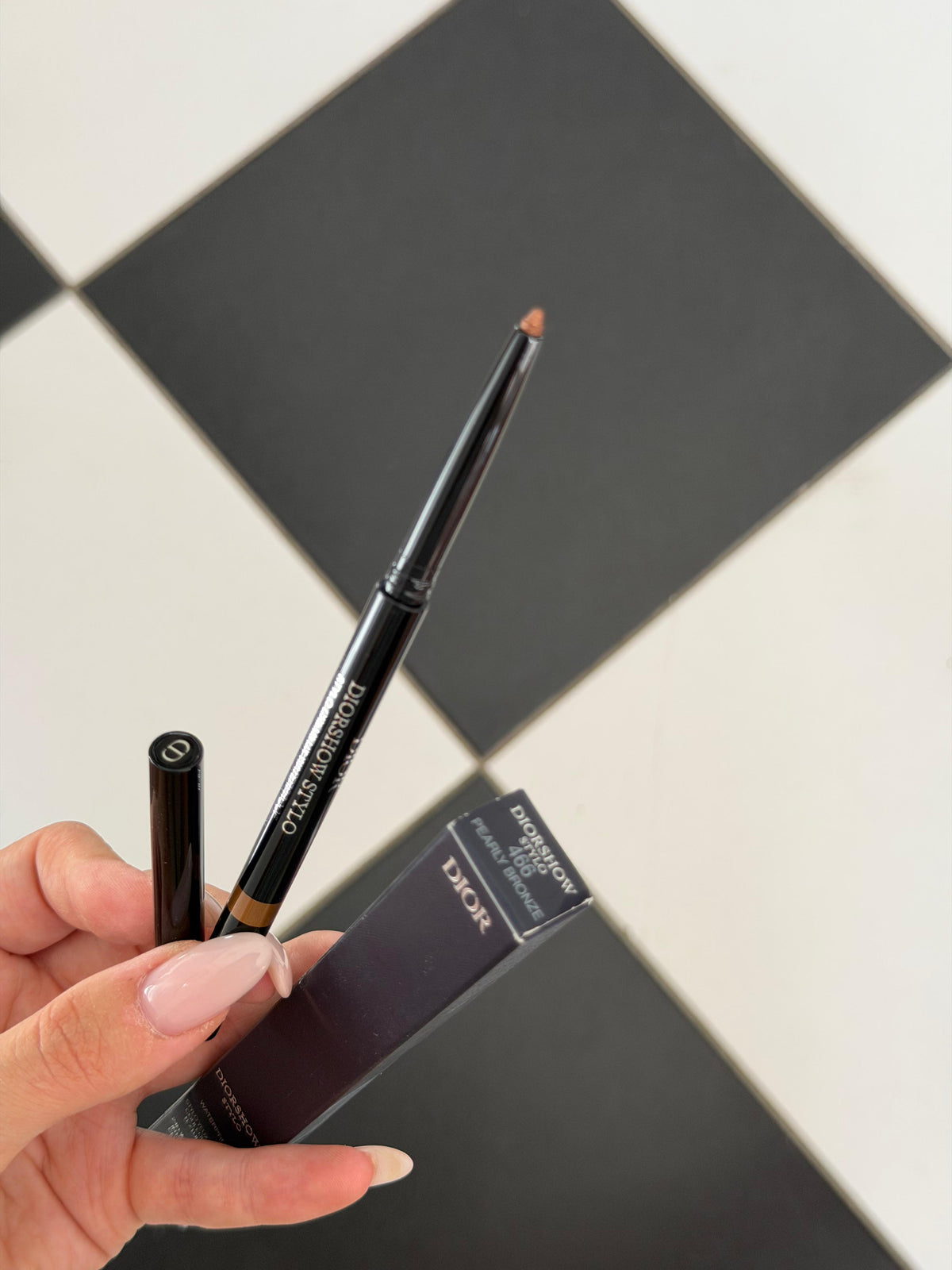 DIOR Diorshow On Stage Liner - Pearly Bronze (466)
Waterproof Felt Tip Liquid Eyeliner - 24h IntenseColor