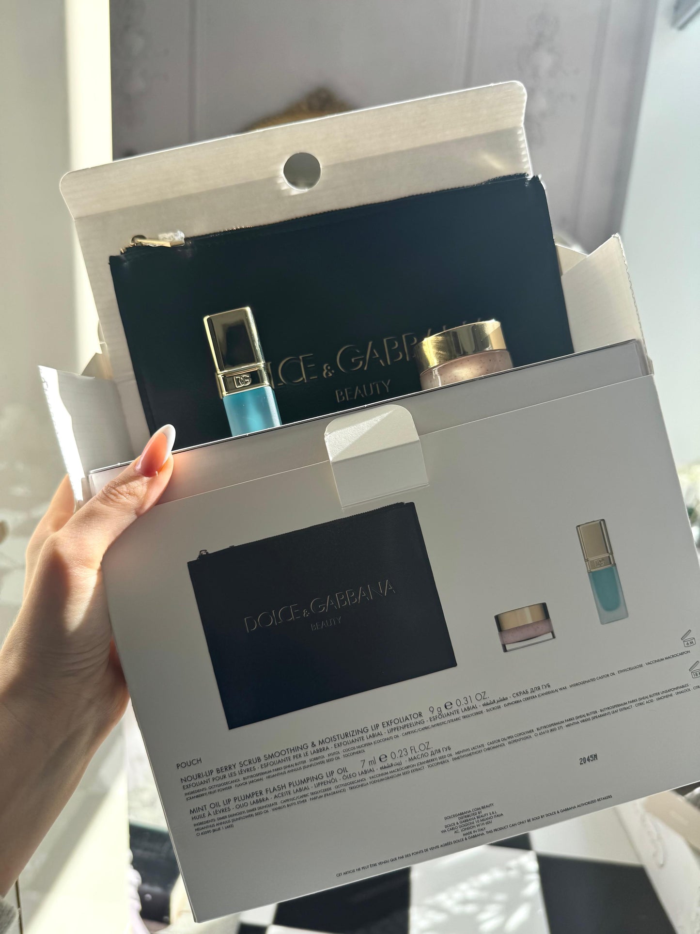 DOLCE&GABBANA
Gift Set Nouri Lip Berry Scrub + Mint Oil Lip Plumper + Make Up Pouch