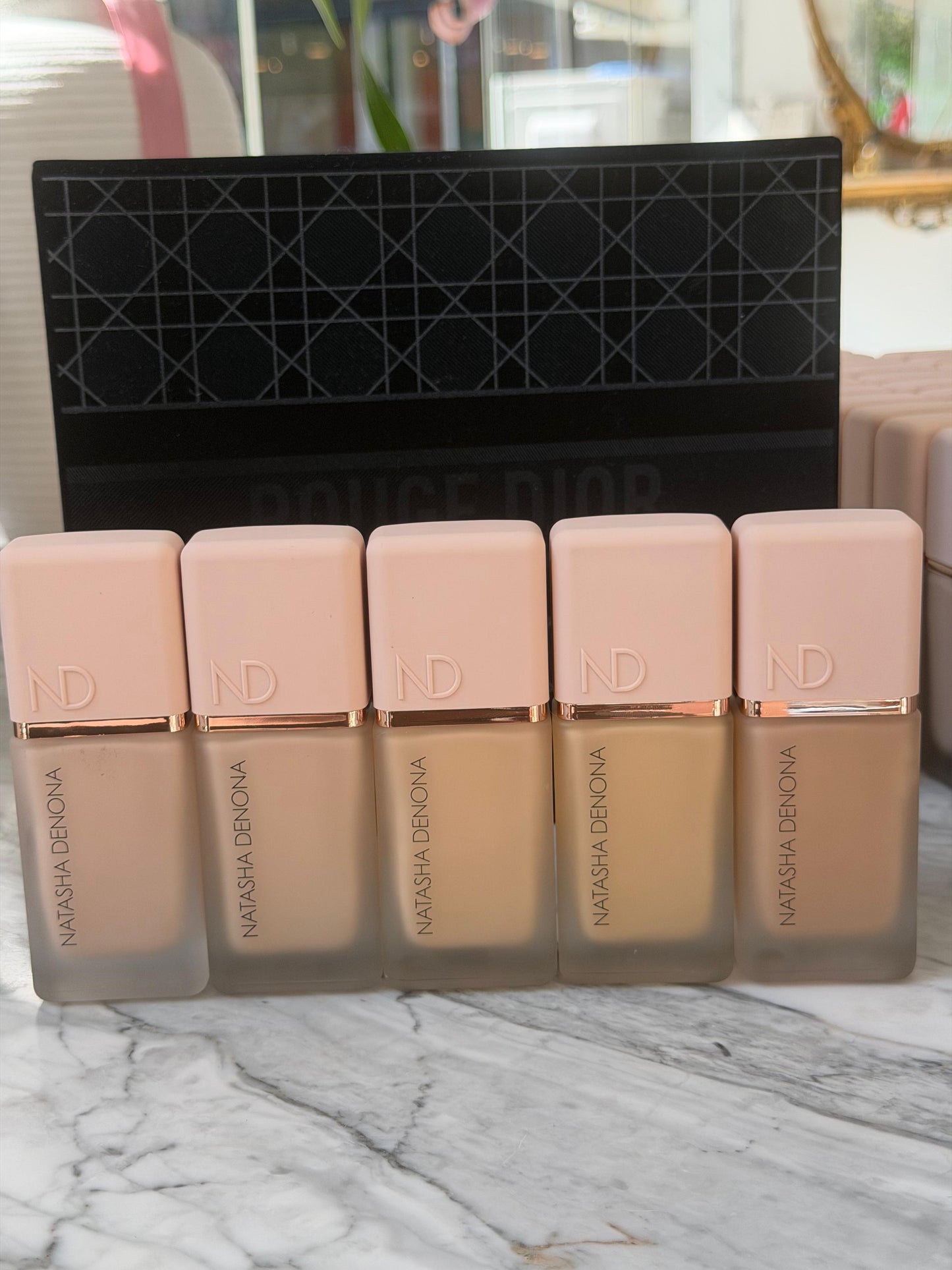 NATASHA DENONA Hy-Glam Foundation (Y4)
Hydrating, Blurring, Longwear Serum With Radiant, Creasless Coverage