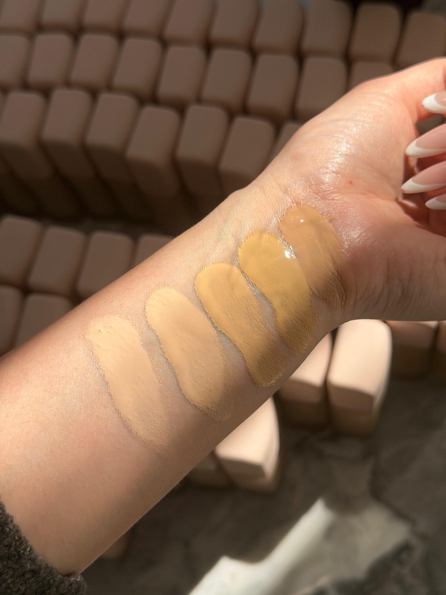 NATASHA DENONA Hy-Glam Foundation (Y4)
Hydrating, Blurring, Longwear Serum With Radiant, Creasless Coverage