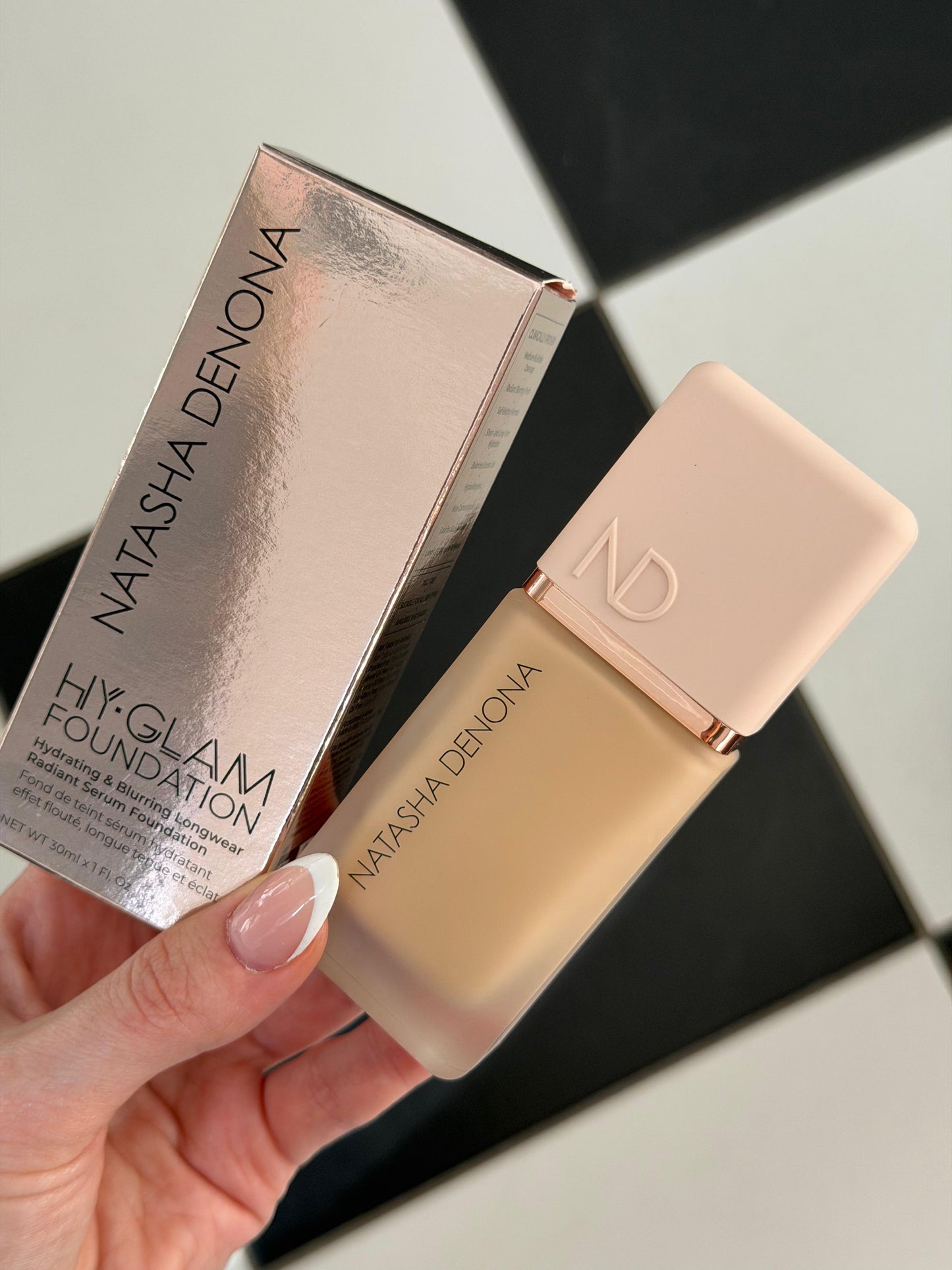 NATASHA DENONA Hy-Glam Foundation (P2)
Hydrating, Blurring, Longwear Serum With Radiant, Creasless Coverage