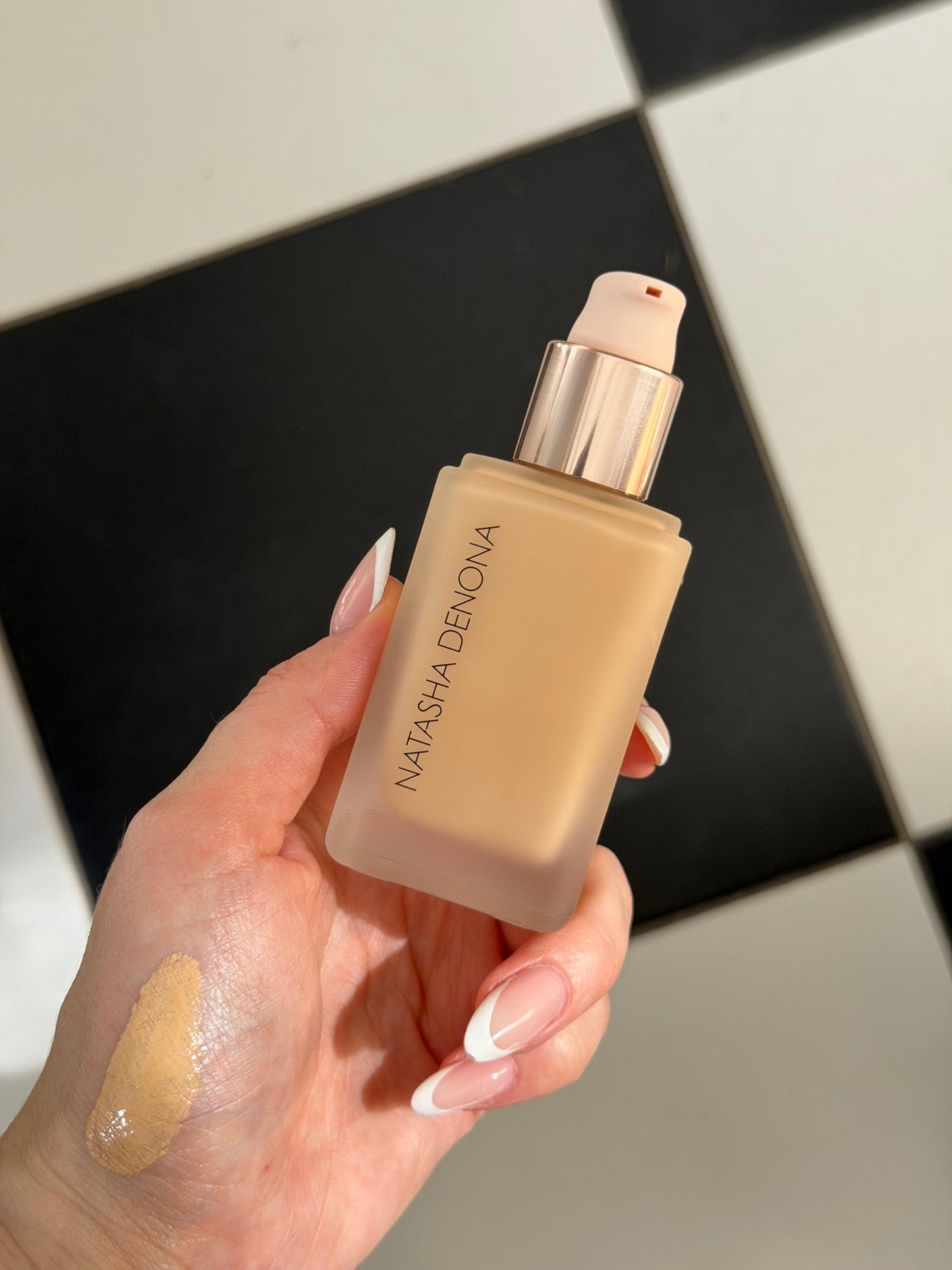 NATASHA DENONA Hy-Glam Foundation (P2)
Hydrating, Blurring, Longwear Serum With Radiant, Creasless Coverage