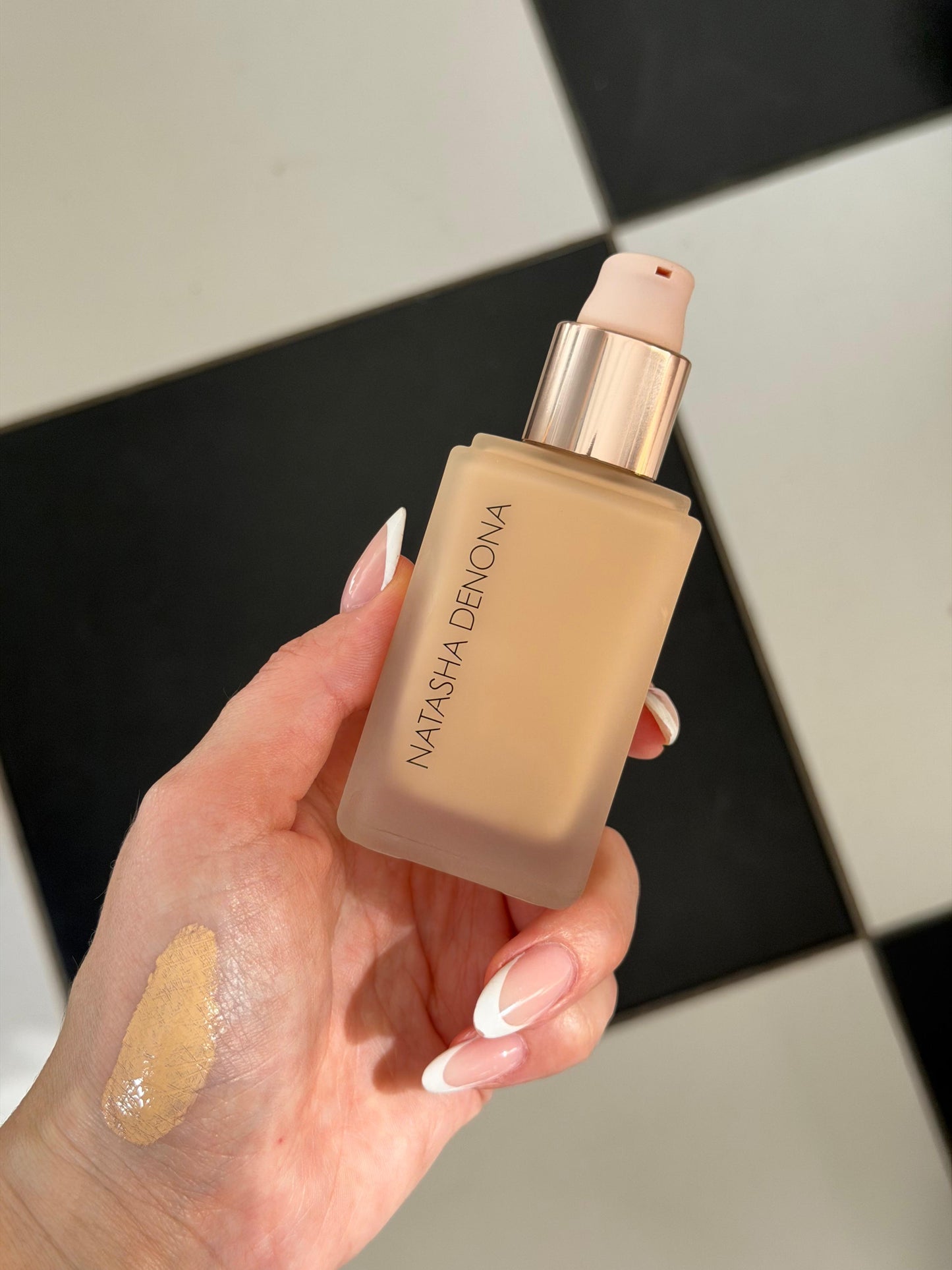 NATASHA DENONA Hy-Glam Foundation (P2)
Hydrating, Blurring, Longwear Serum With Radiant, Creasless Coverage