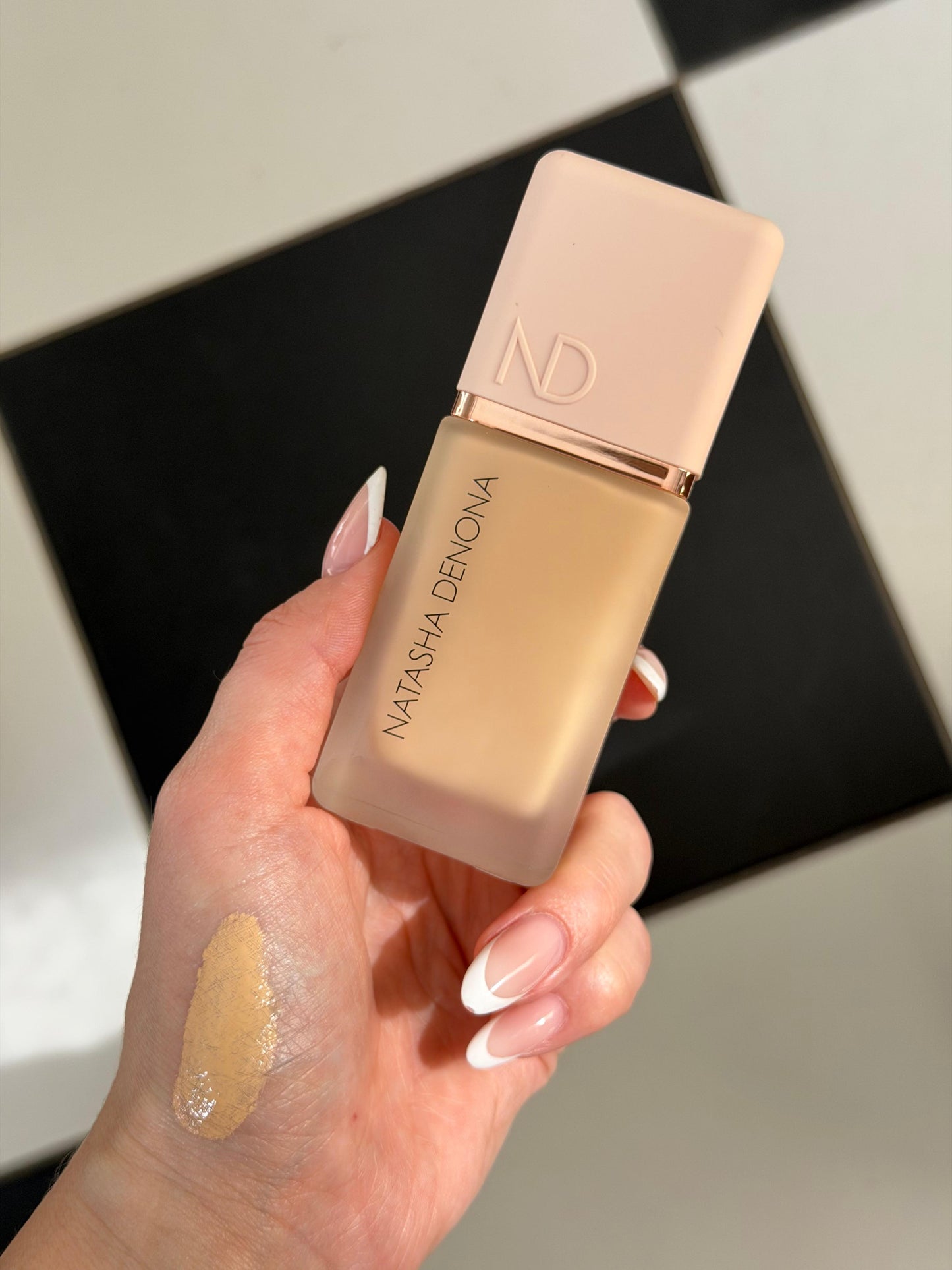 NATASHA DENONA Hy-Glam Foundation (P2)
Hydrating, Blurring, Longwear Serum With Radiant, Creasless Coverage