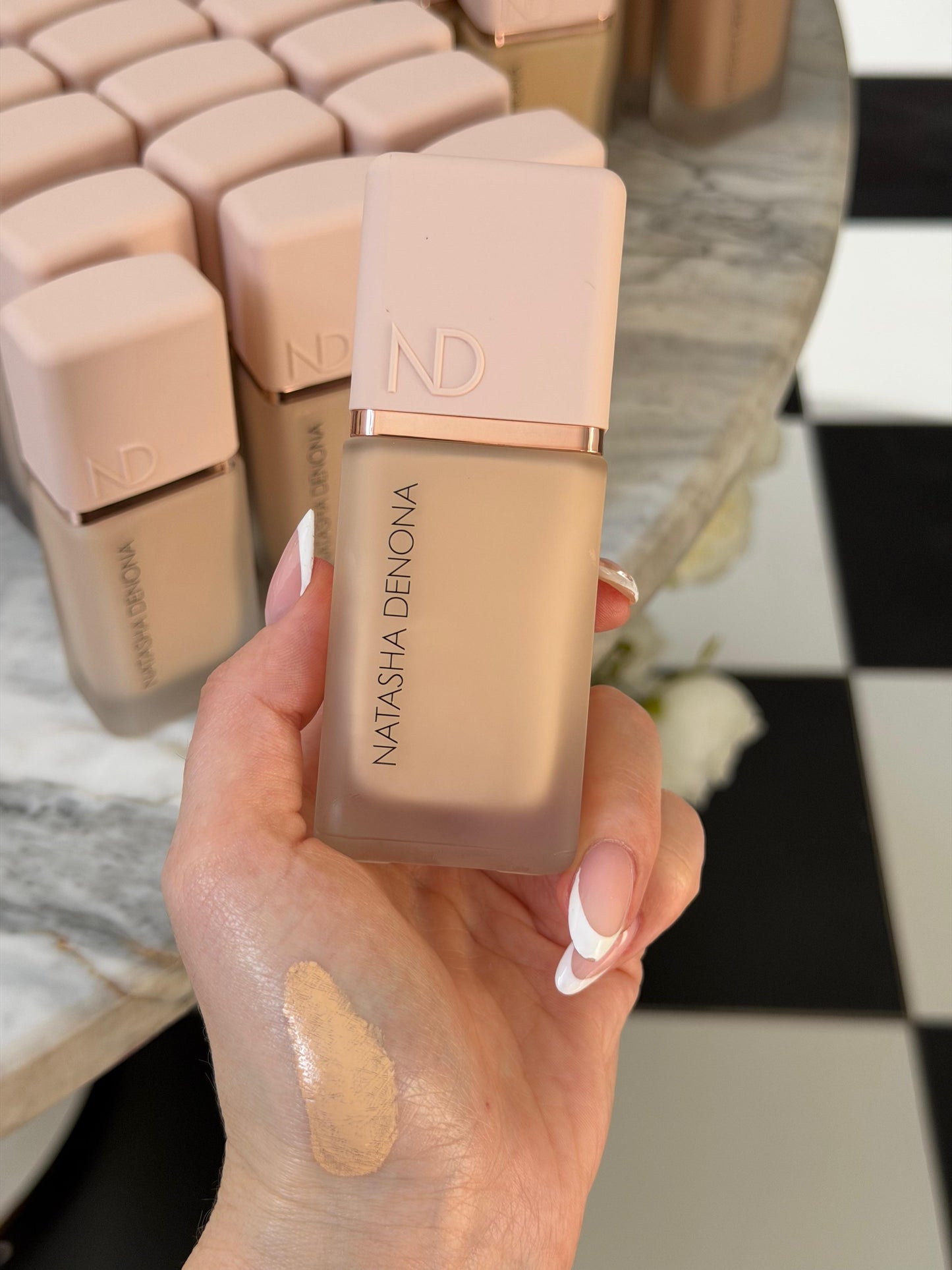 NATASHA DENONA Hy-Glam Foundation (P2)
Hydrating, Blurring, Longwear Serum With Radiant, Creasless Coverage