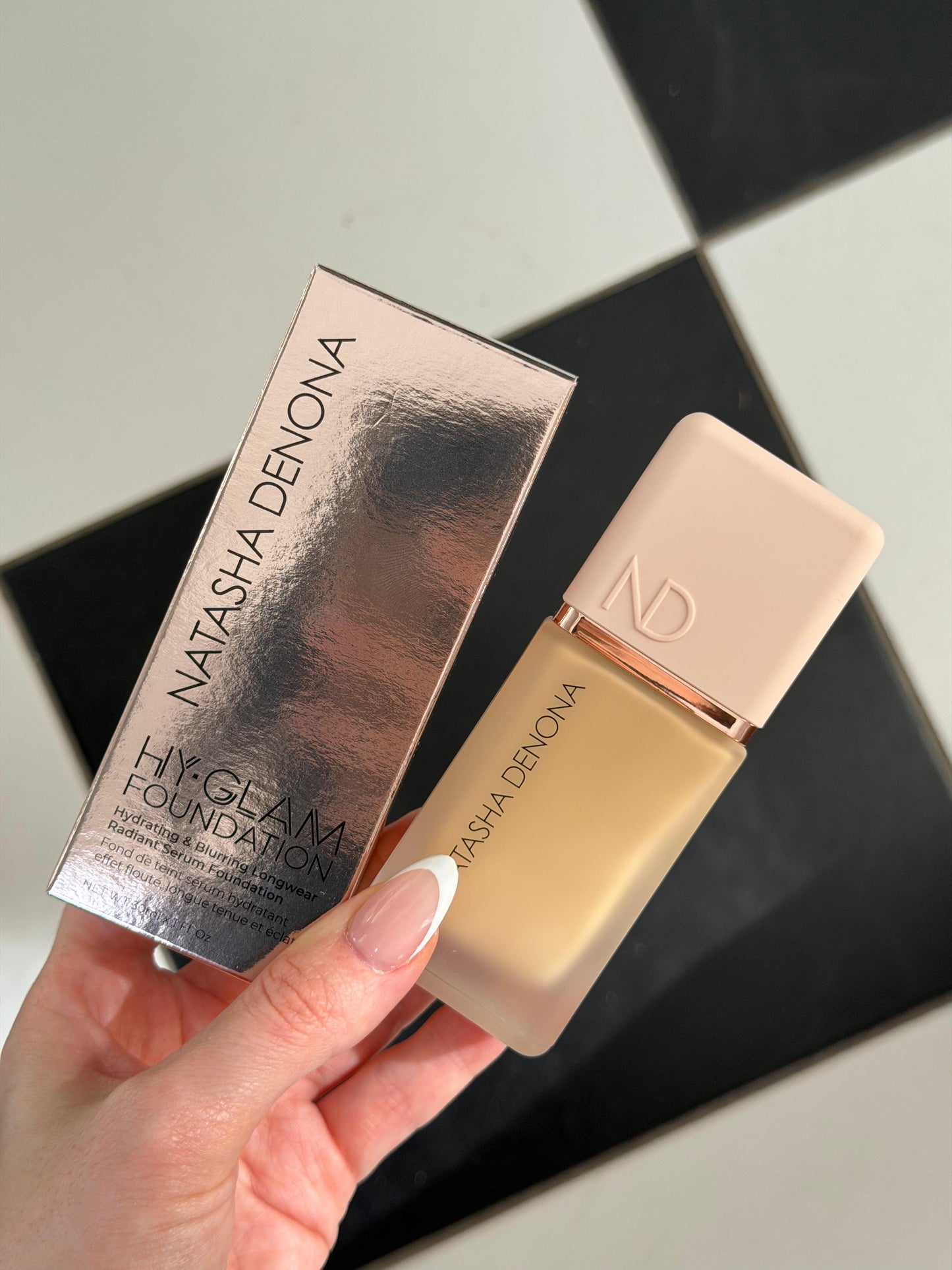 NATASHA DENONA Hy-Glam Foundation (Y4)
Hydrating, Blurring, Longwear Serum With Radiant, Creasless Coverage