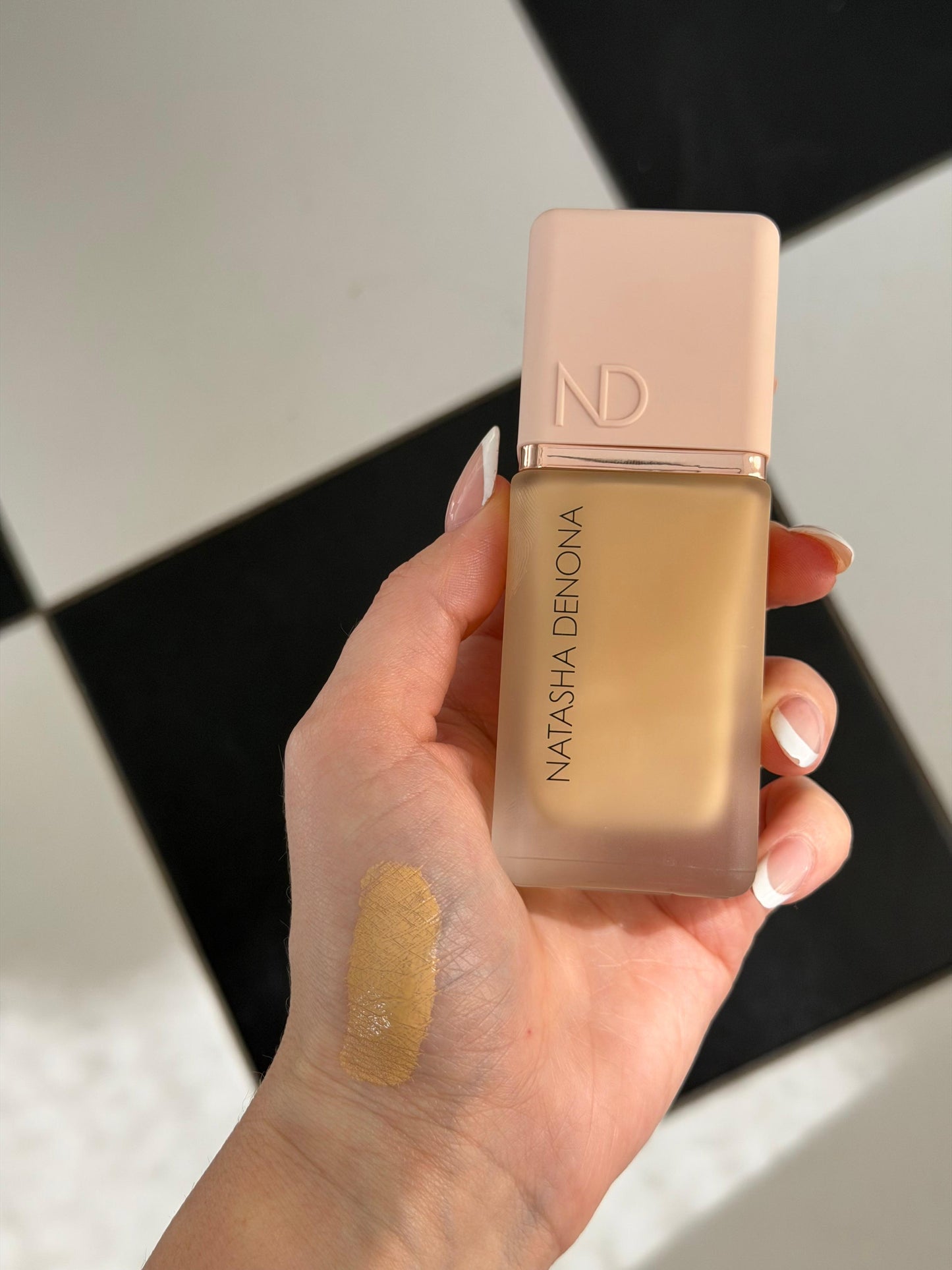 NATASHA DENONA Hy-Glam Foundation (Y4)
Hydrating, Blurring, Longwear Serum With Radiant, Creasless Coverage