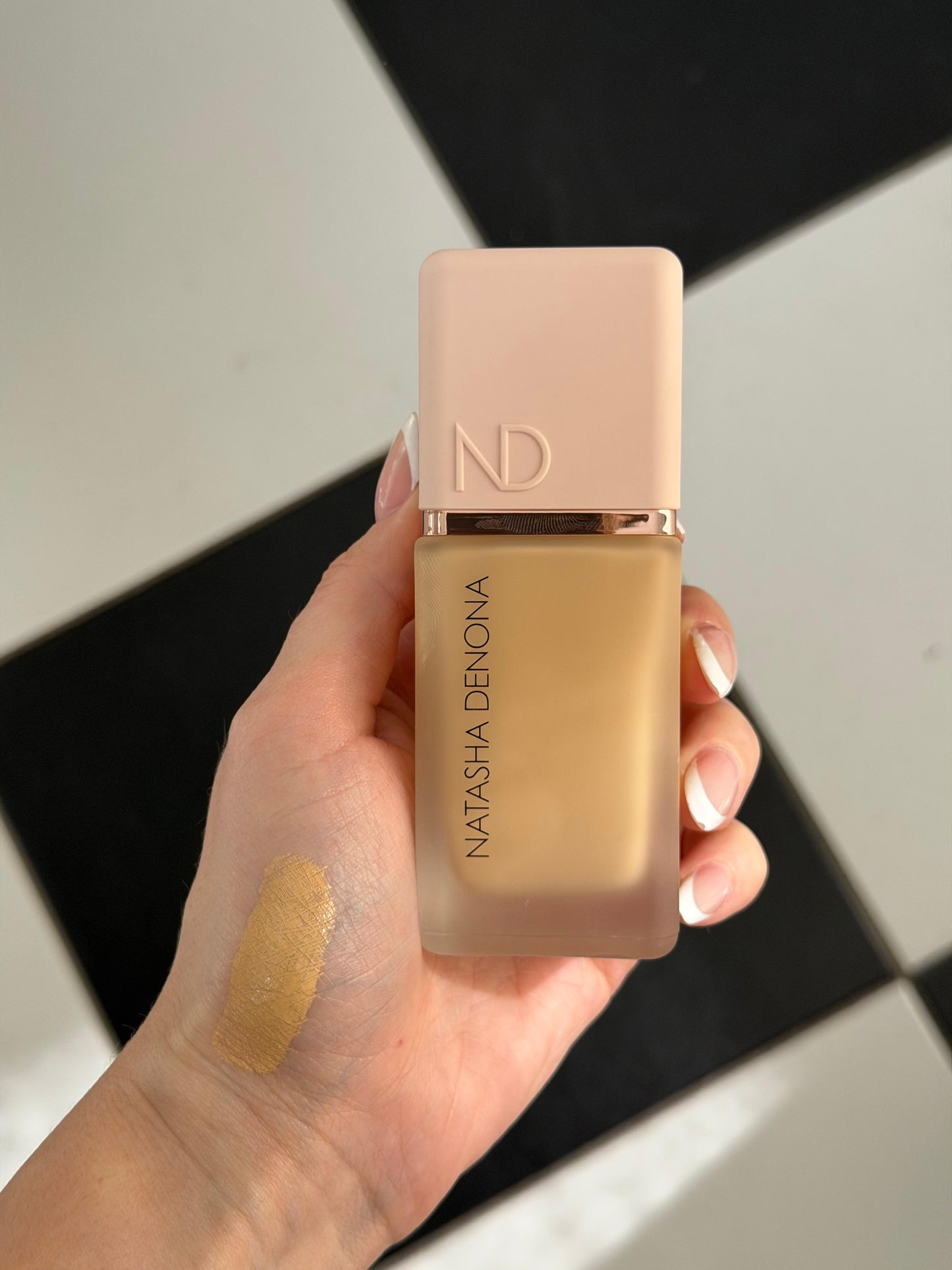 NATASHA DENONA Hy-Glam Foundation (Y4)
Hydrating, Blurring, Longwear Serum With Radiant, Creasless Coverage