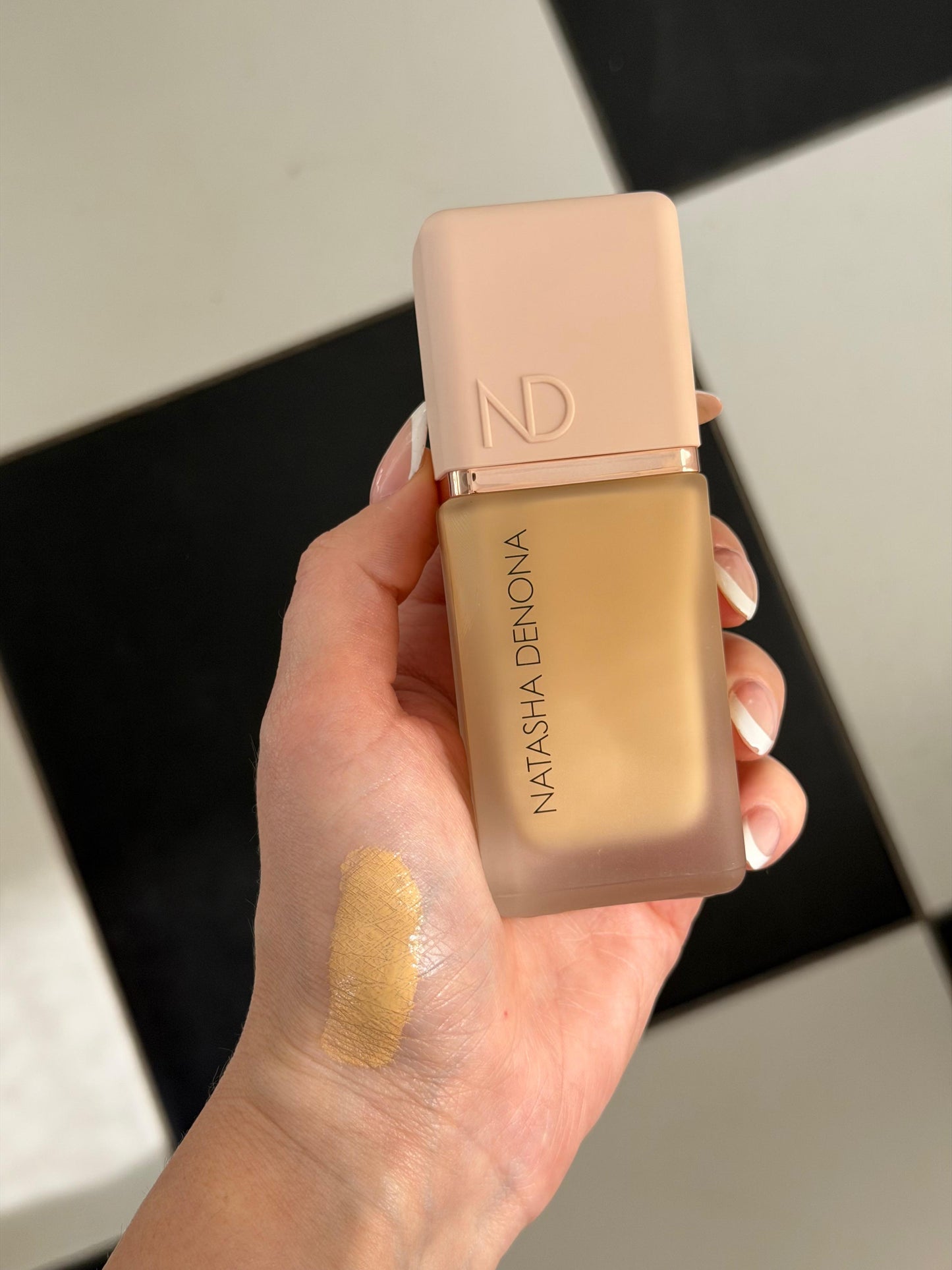NATASHA DENONA Hy-Glam Foundation (Y4)
Hydrating, Blurring, Longwear Serum With Radiant, Creasless Coverage