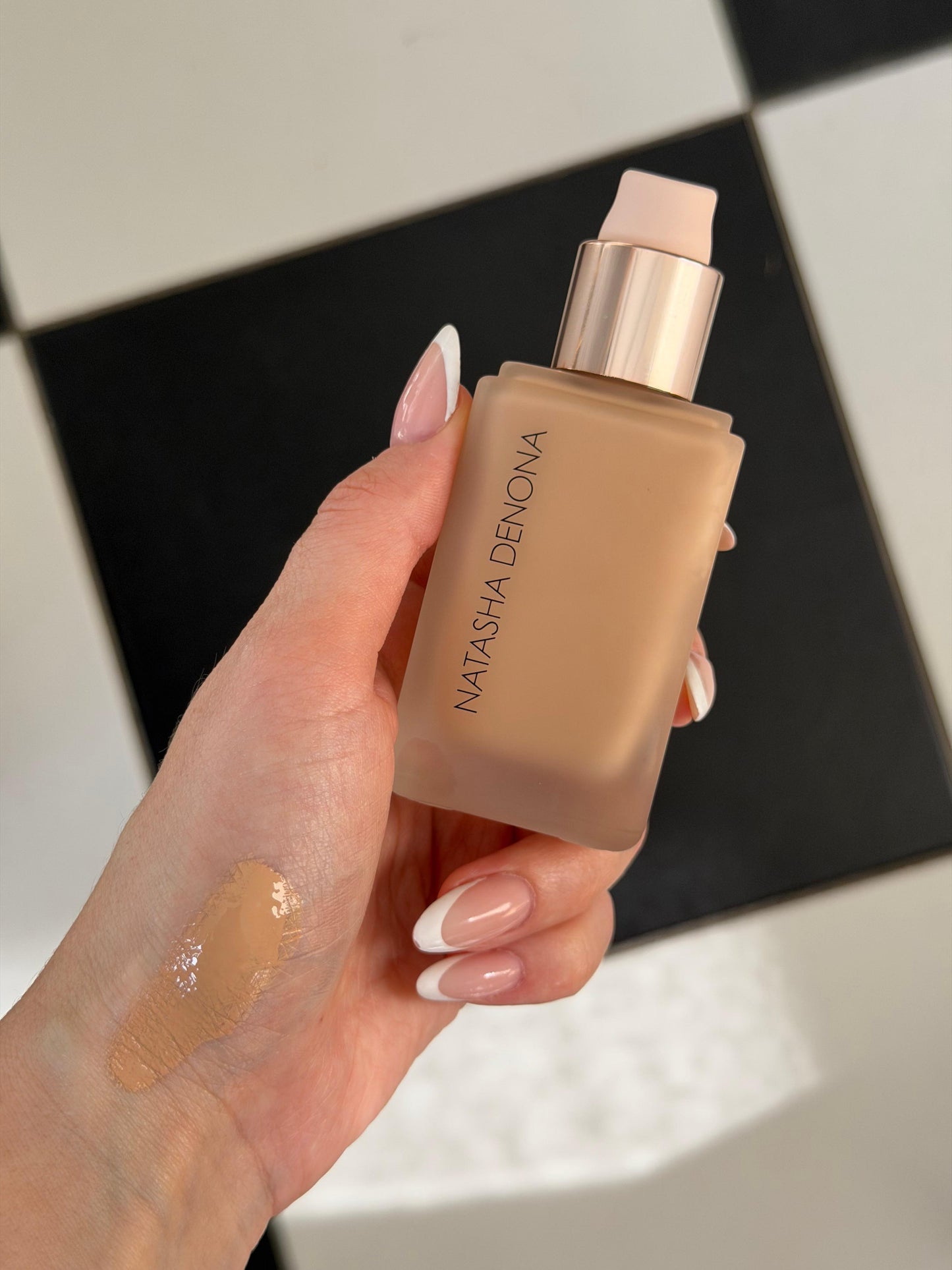 NATASHA DENONA Hy-Glam Foundation (P3)
Hydrating, Blurring, Longwear Serum With Radiant, Creasless Coverage