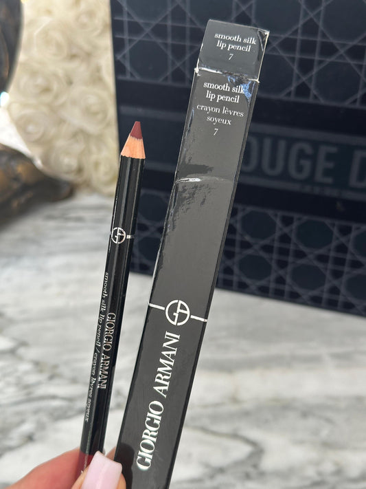 ARMANI Smooth Silk Lip Pencil
Silky, Smooth Color For Perfectly Defined Lips (7)