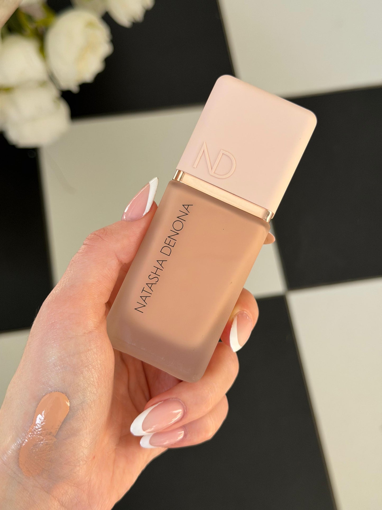 NATASHA DENONA Hy-Glam Foundation (P4)
Hydrating, Blurring, Longwear Serum With Radiant, Creasless Coverage