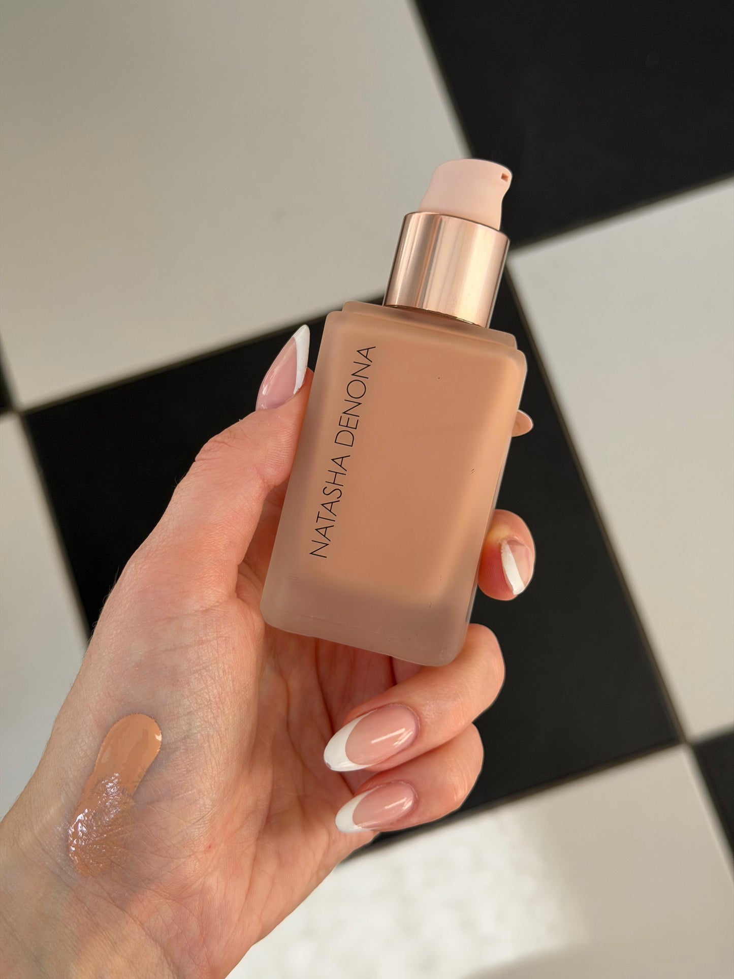 NATASHA DENONA Hy-Glam Foundation (P4)
Hydrating, Blurring, Longwear Serum With Radiant, Creasless Coverage