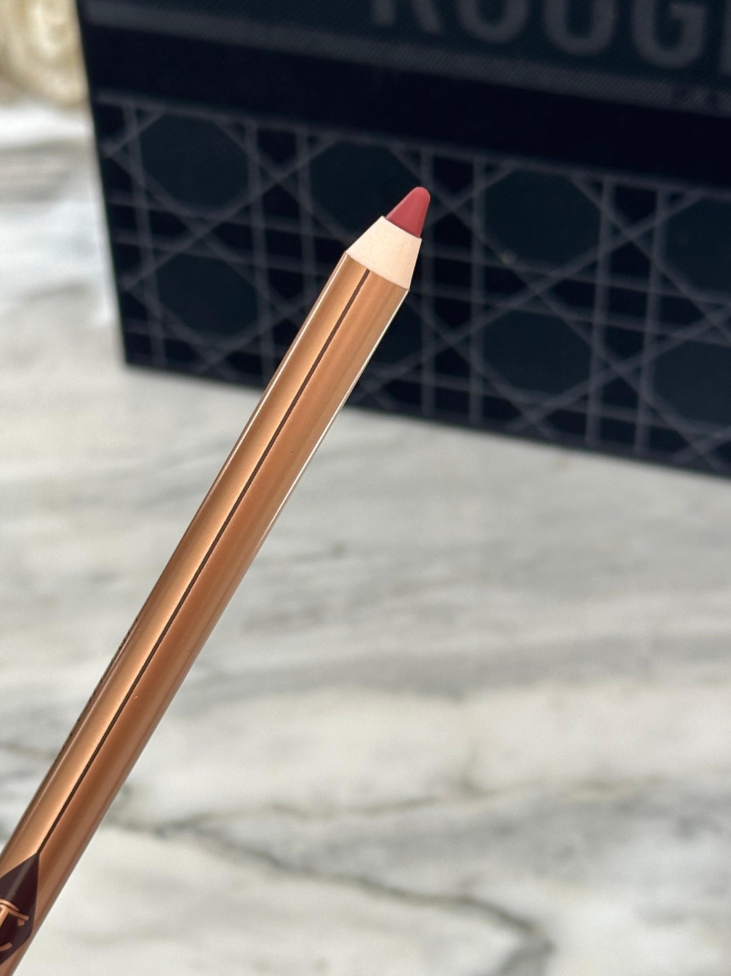 CHARLOTTE TILBURY Lip Cheat Re-Shape & Re-Size Lip Liner