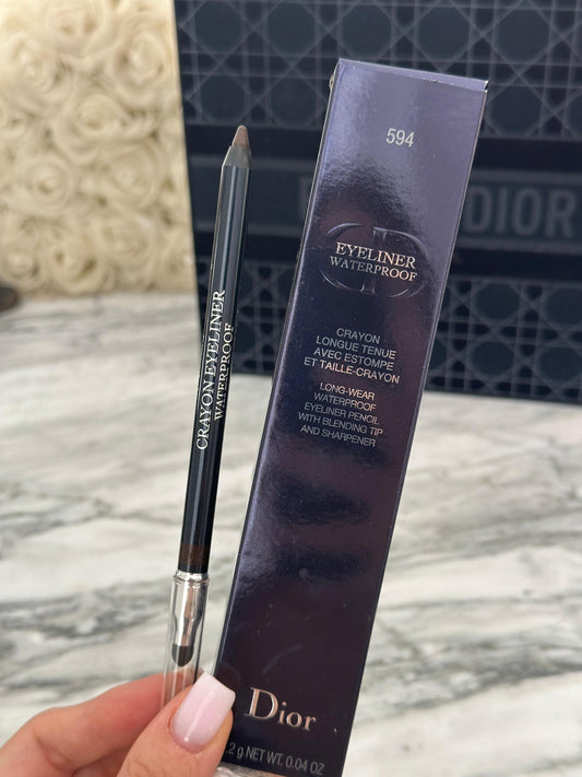 DIOR Eyeliner Waterproof
Long-Wear Pencil With Blending Tip And Sharpener