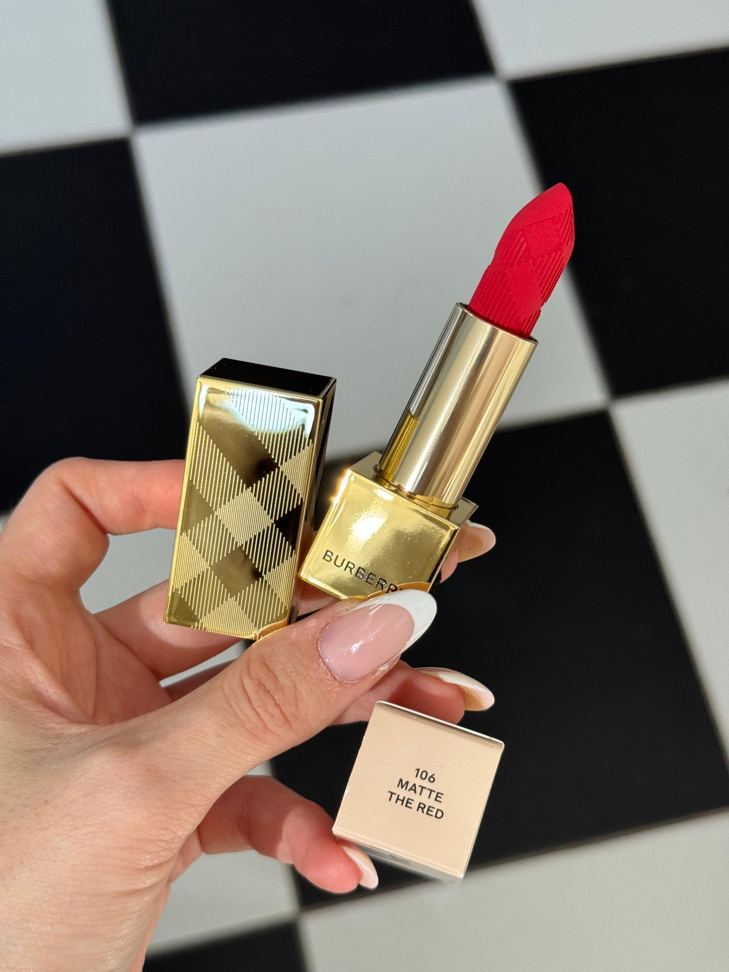 BURBERRY Kisses Matte The Red - Hydrating & Long-Lasting Lipstick