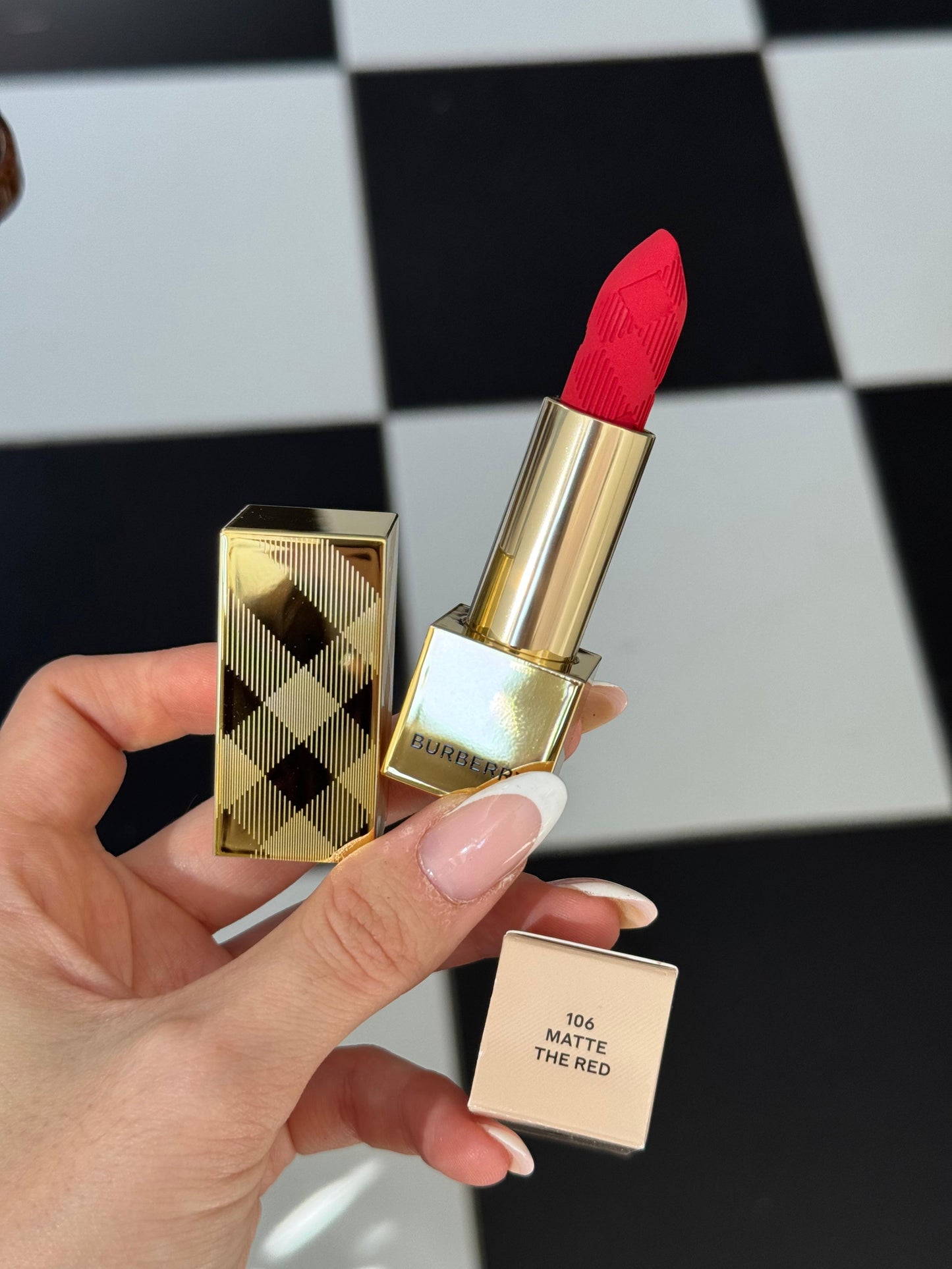 BURBERRY Kisses Matte The Red - Hydrating & Long-Lasting Lipstick