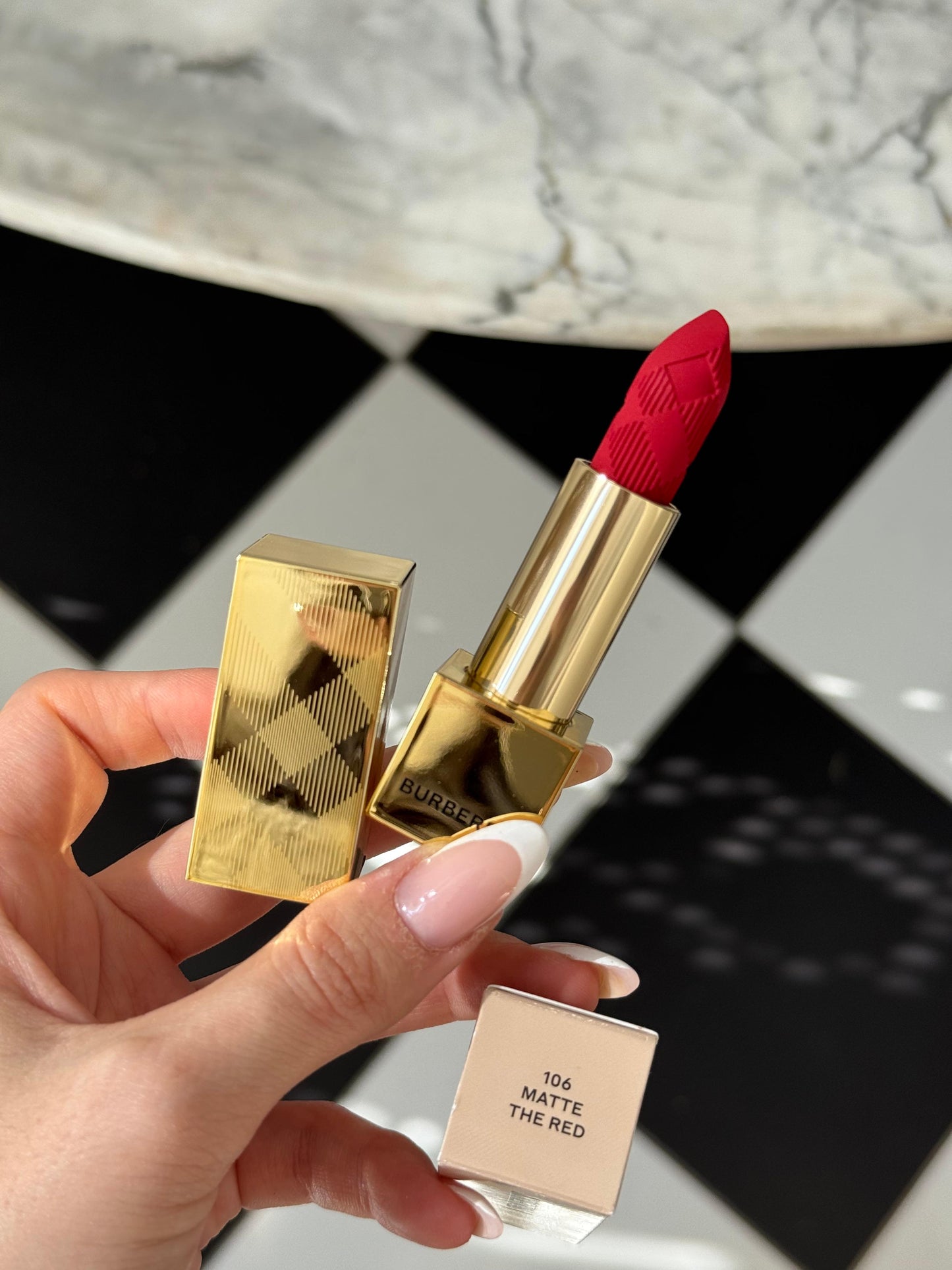 BURBERRY Kisses Matte The Red - Hydrating & Long-Lasting Lipstick