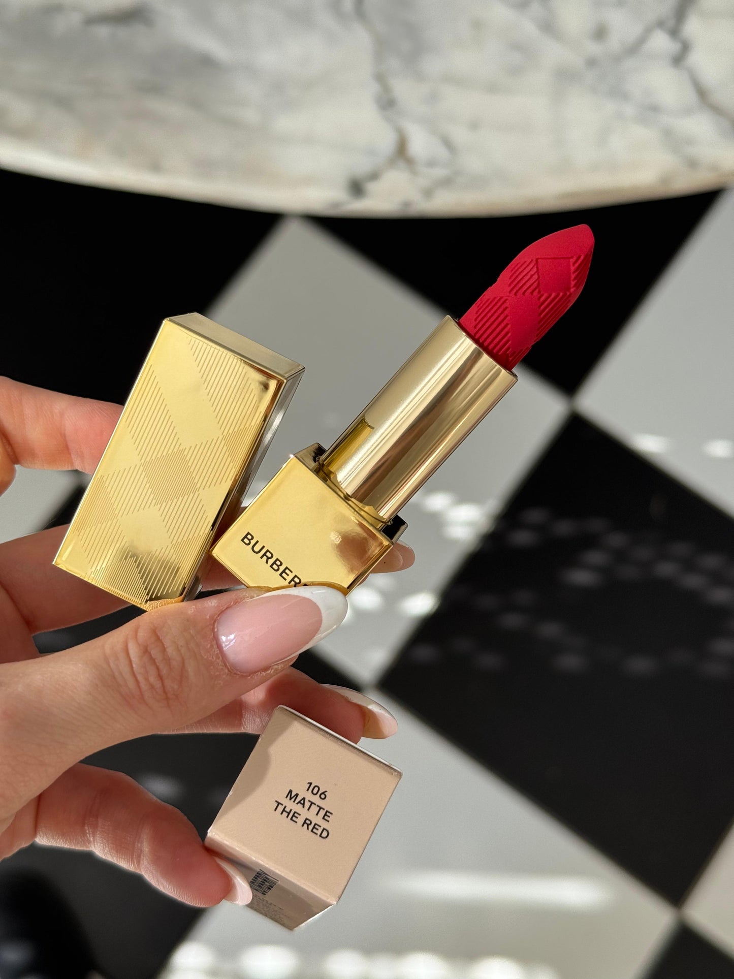 BURBERRY Kisses Matte The Red - Hydrating & Long-Lasting Lipstick