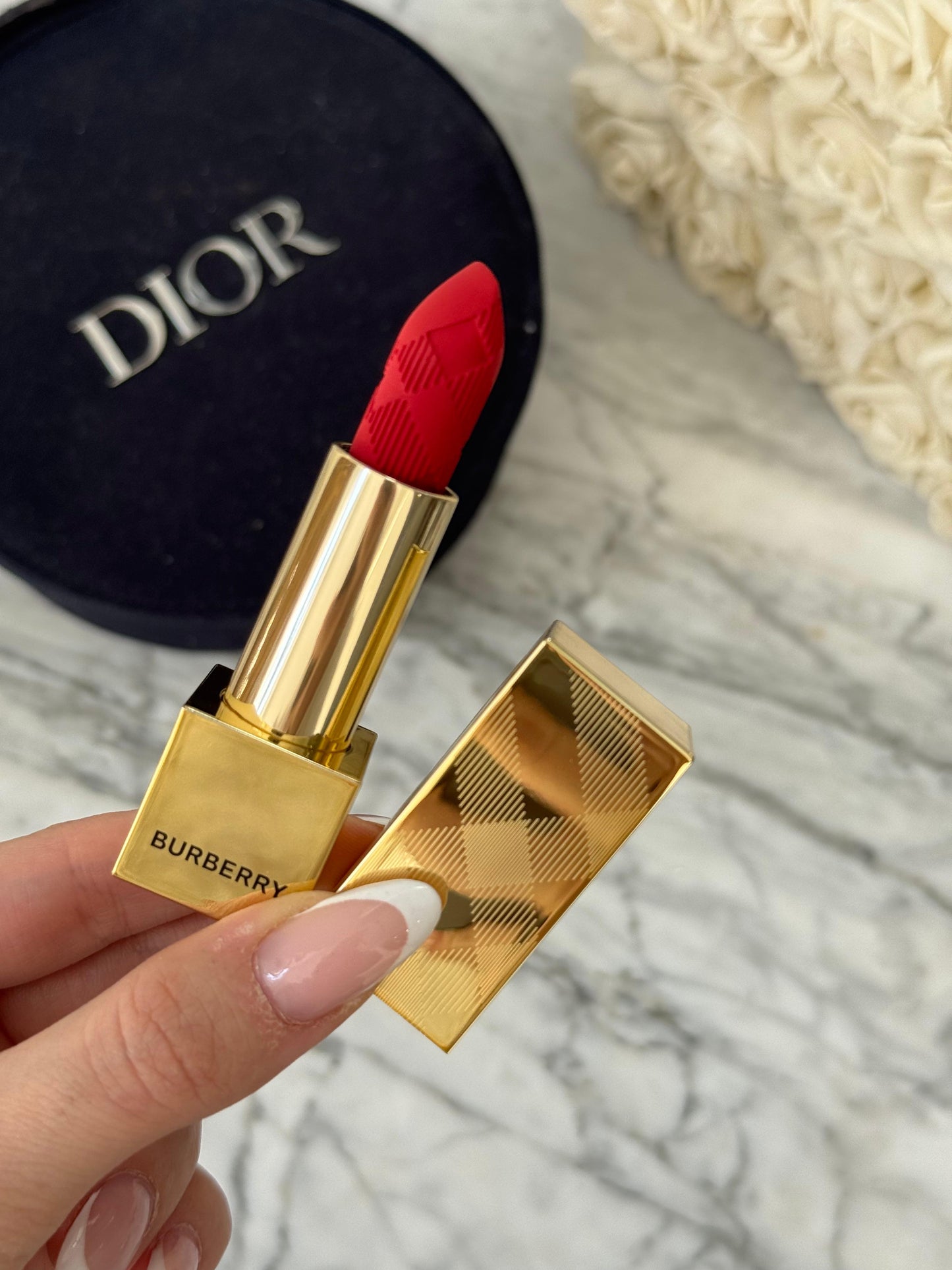BURBERRY Kisses Matte The Red - Hydrating & Long-Lasting Lipstick