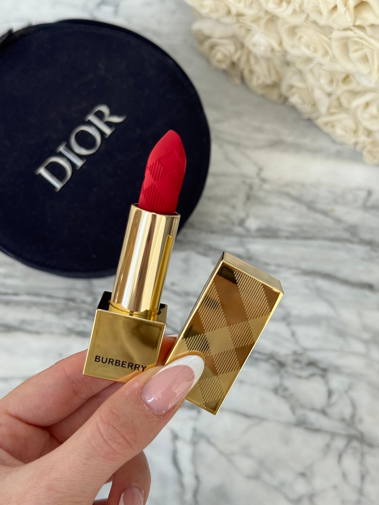 BURBERRY Kisses Matte The Red - Hydrating & Long-Lasting Lipstick