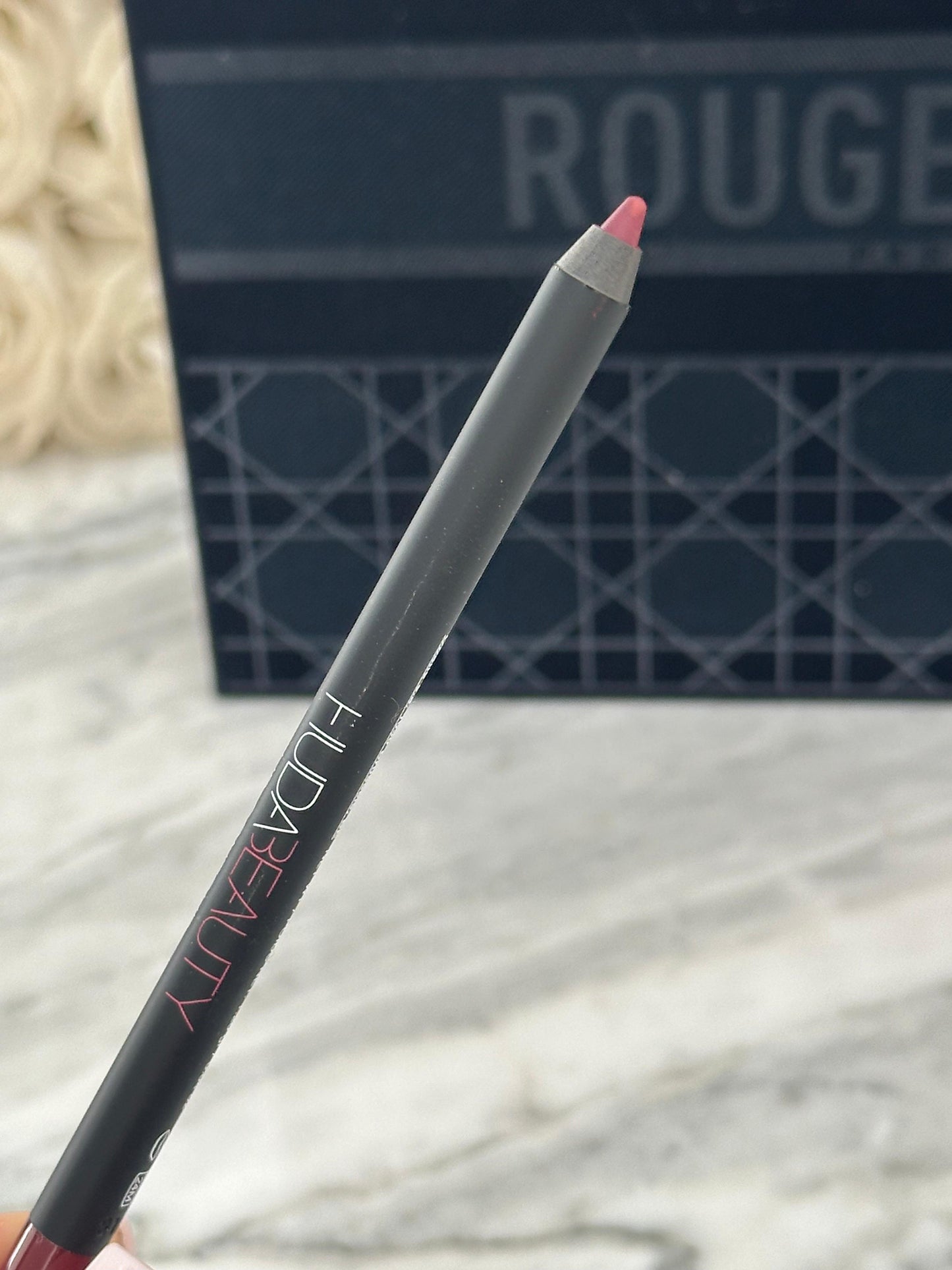 HUDA BEAUTY Lip Contour Matte Pencil