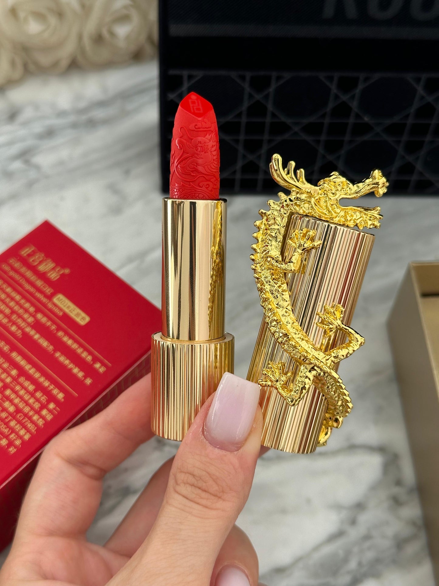 ZEESEA Palace Identity Gilt Gold Dragon Velvet Lipstick